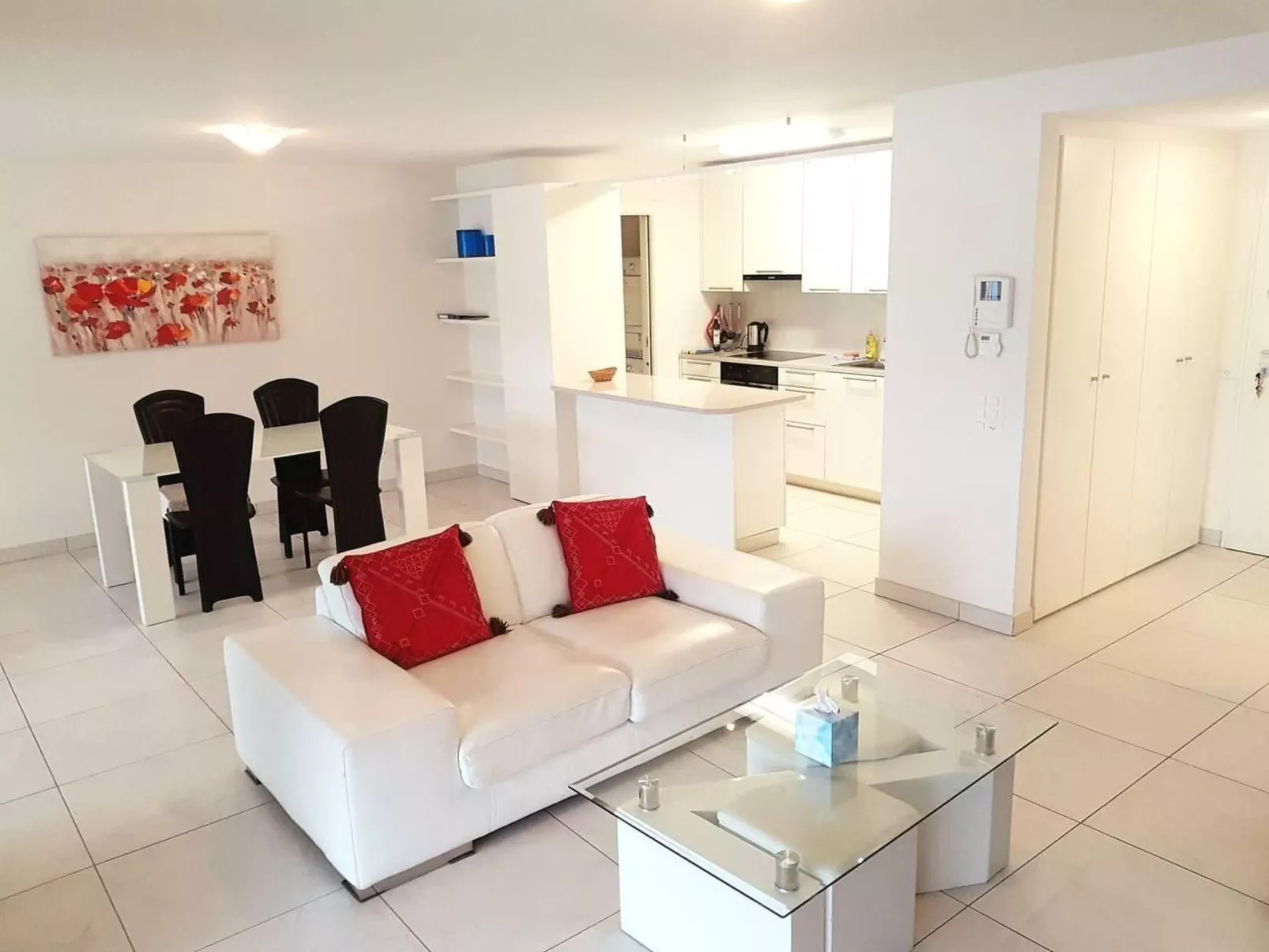 Modern Lake Suite Apt. 605