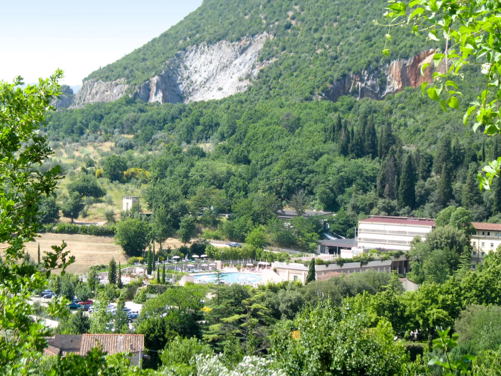 Ferienvilla "Roncovisi" mit Infinity-Pool-Omgeving