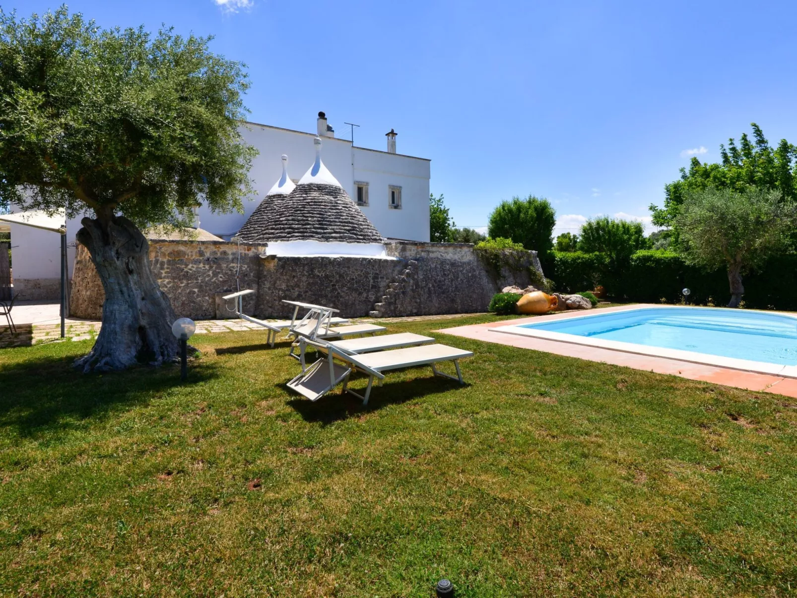 Trullo auf dem Lande in Ostuni mit privatem Pool-Buiten