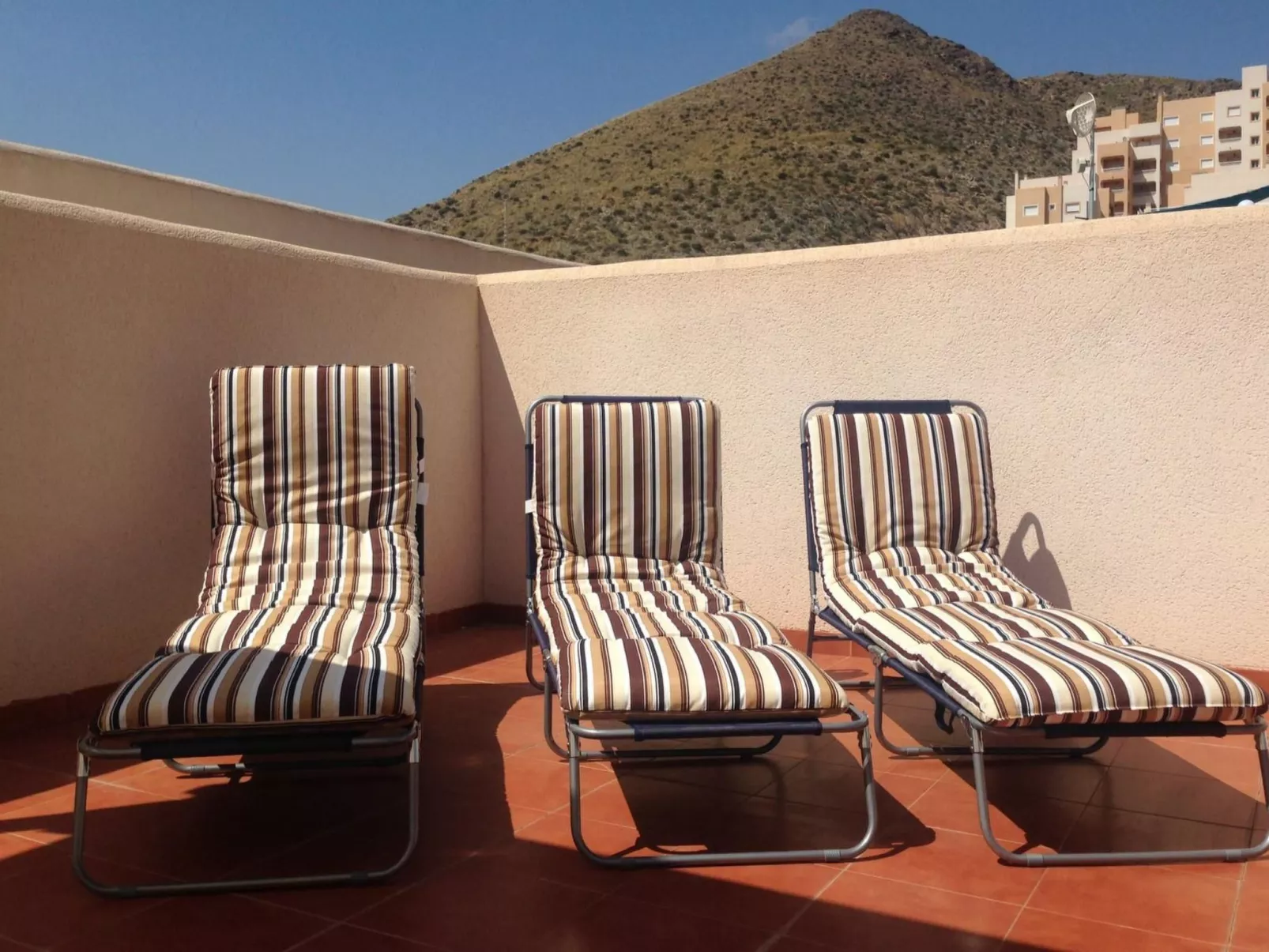 Wohnung mit Dachterrasse-Buiten