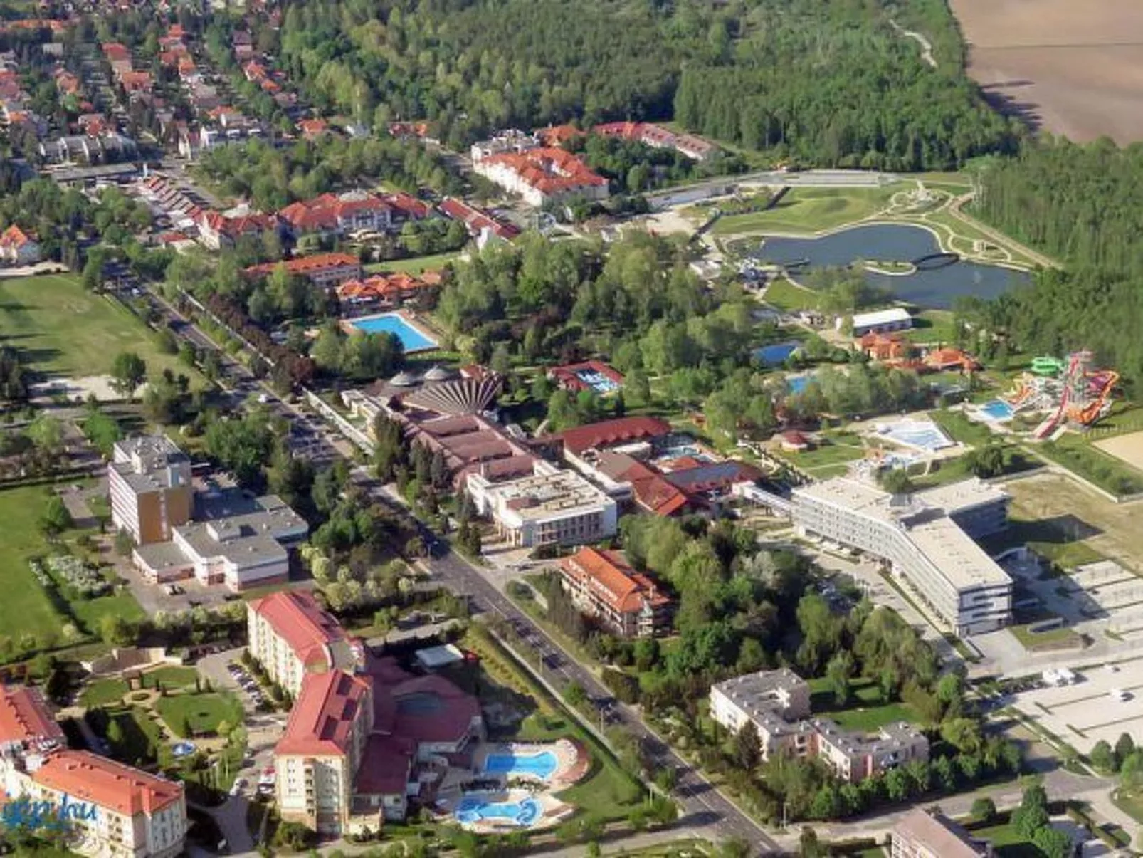 Bequem eingerichtete Wohnung mit großem Garten-Buiten