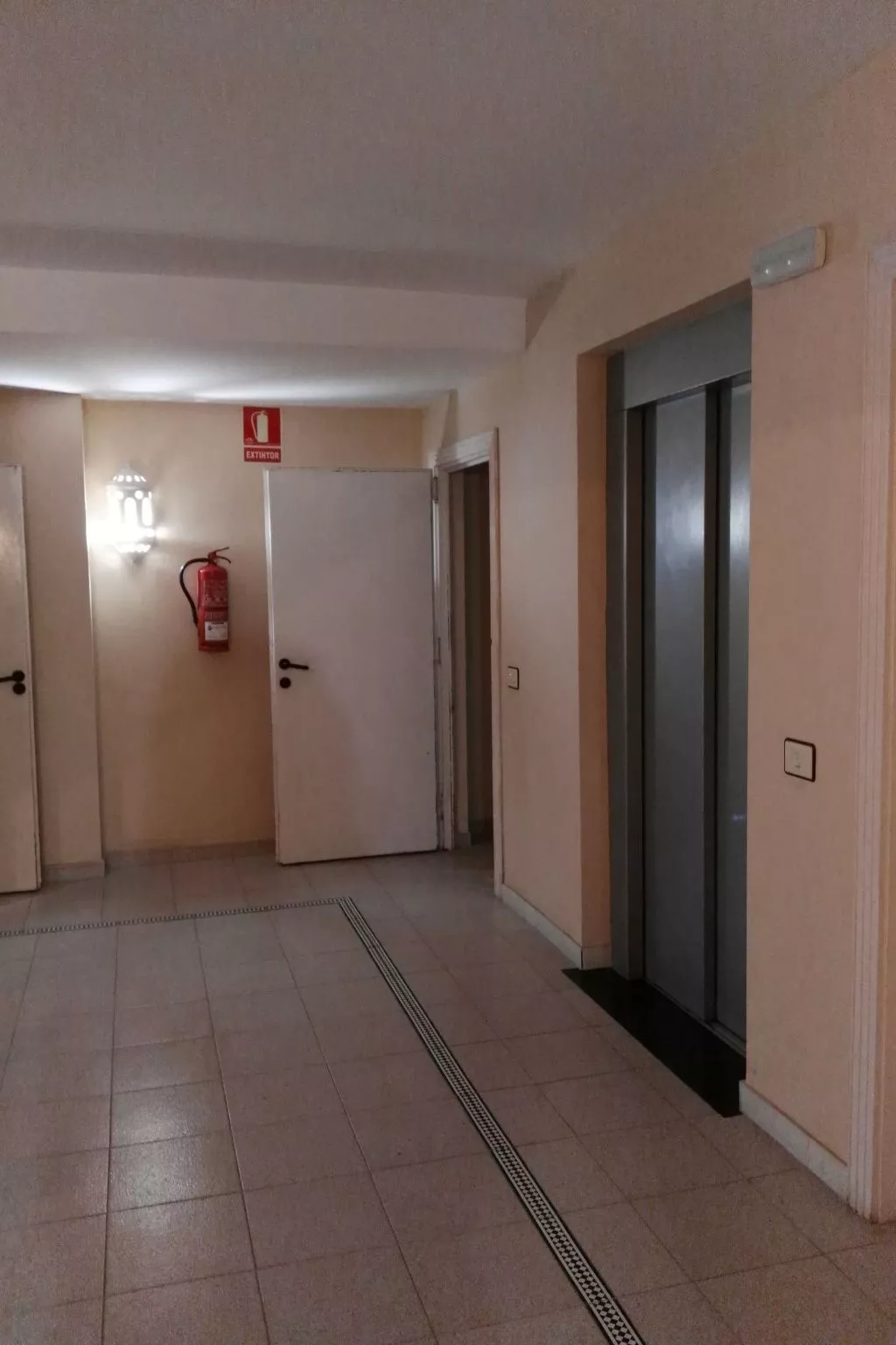 Appartement mit Balkon in einem Komplex mit Gemeinschaftspool am Meer-Binnen