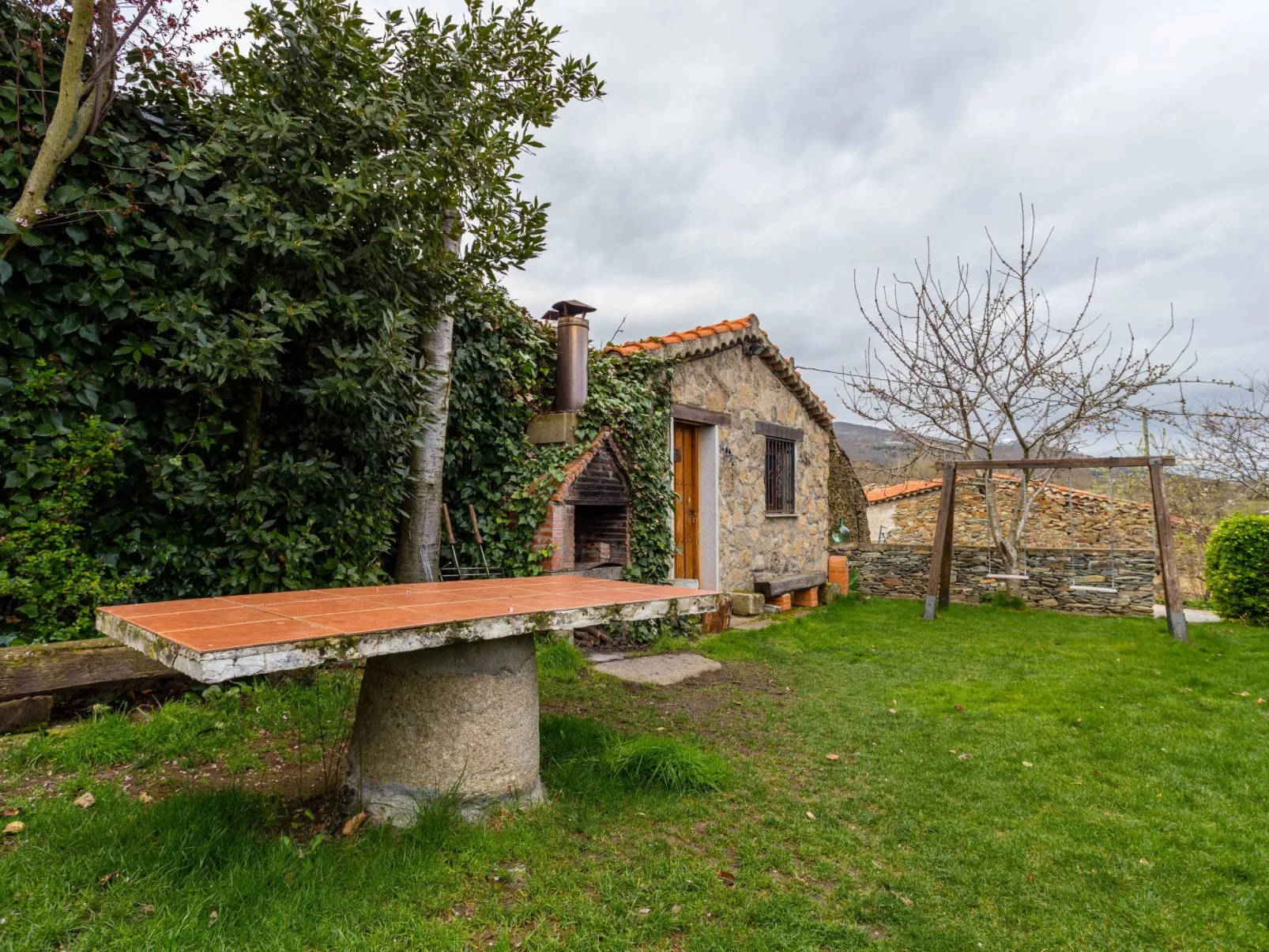 Sehr gepflegtes Ferienhaus im typisch spanischen Stil mit Garten, zwei Terrasse-Image-tags.info