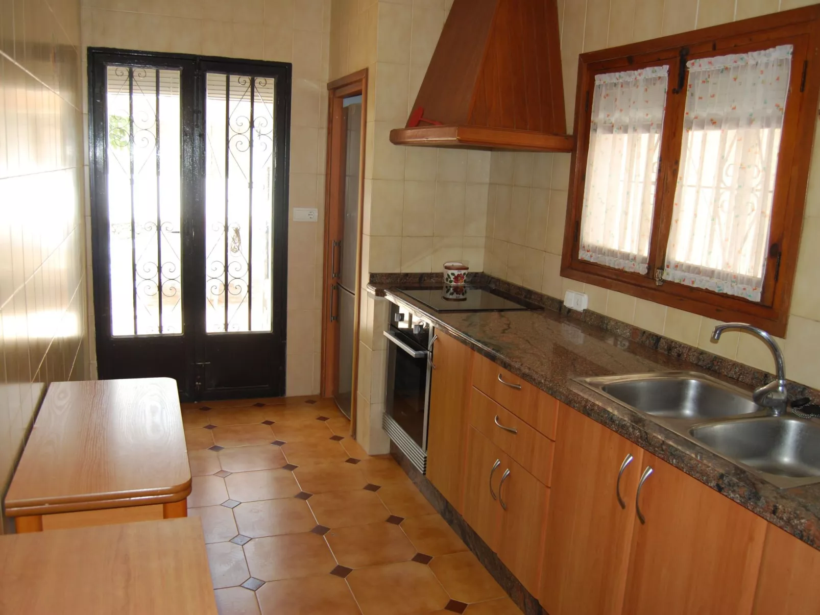 Ferienvilla, Seeblick, privater Pool und Parkplatz-Image-tags.info