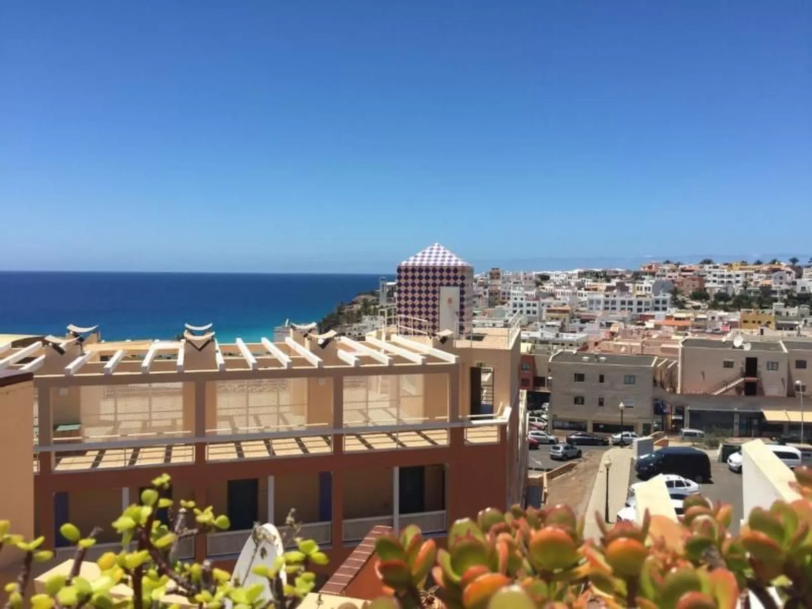 Schöne Wohnung mit Sonnenterrasse und Meerblick