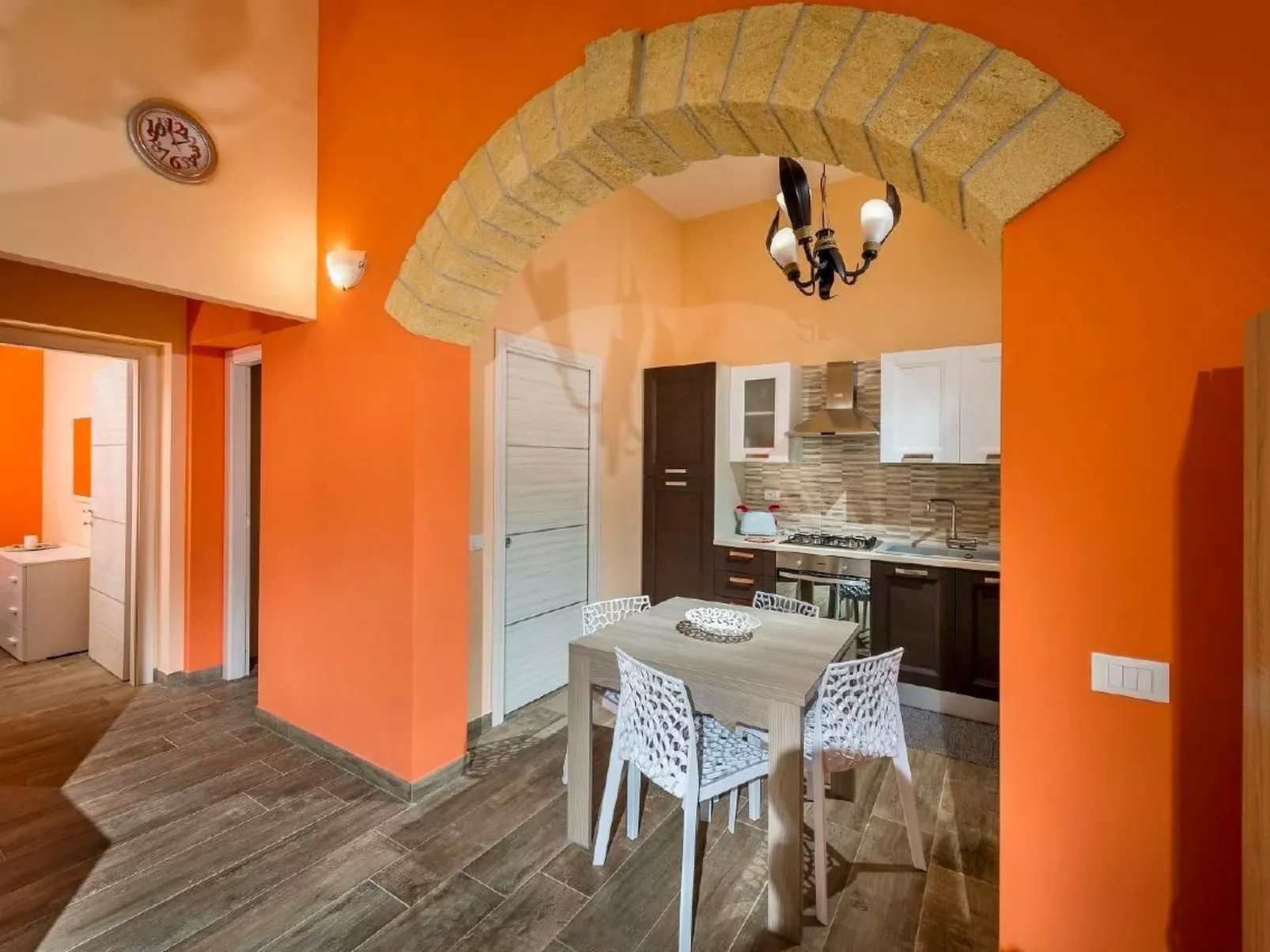 "Mare e Monti" mit eigenem Pool-Binnen