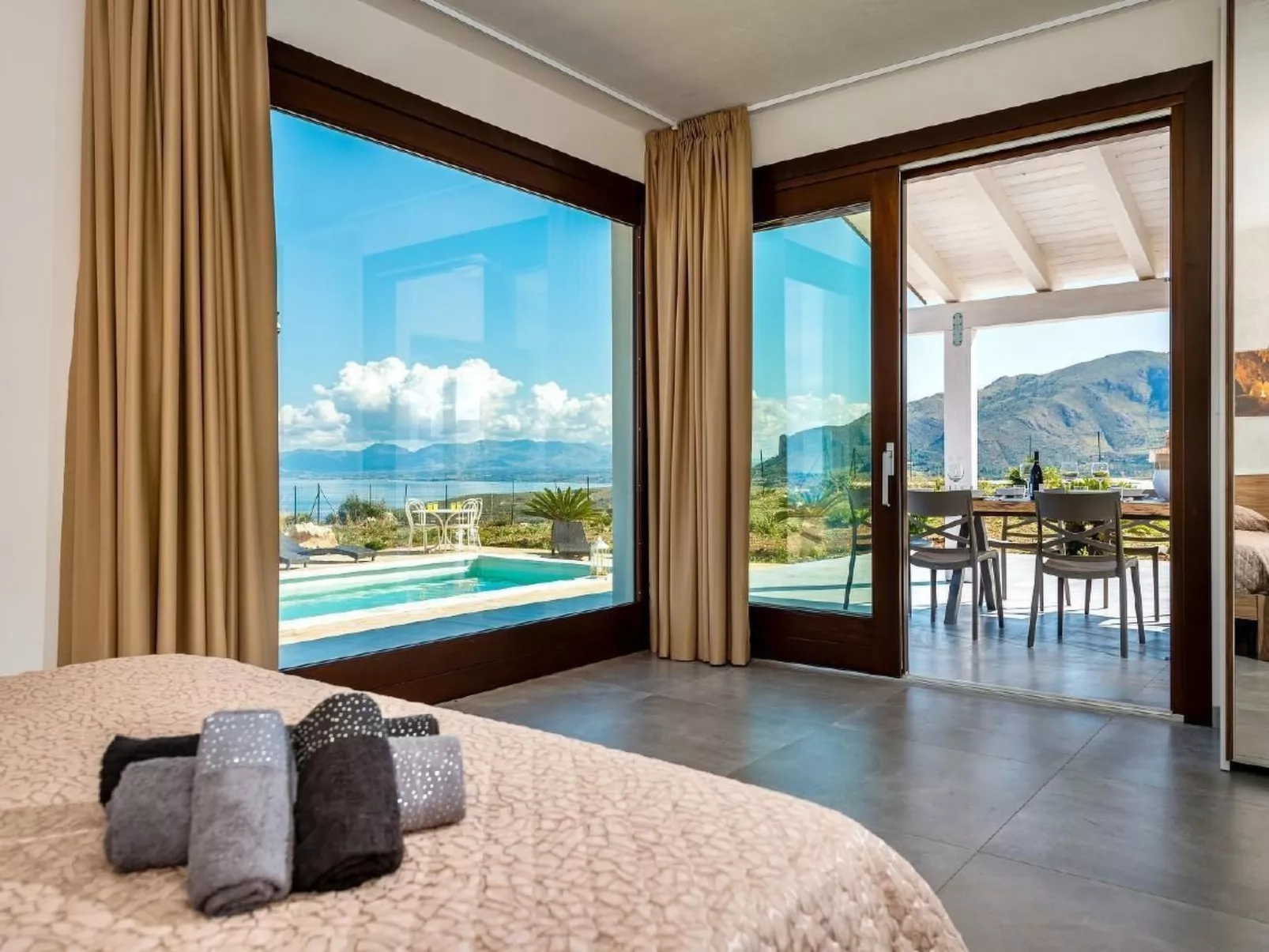 Villa "Rocchi Livreri" mit Blick auf das Wasser-Image-tags.info