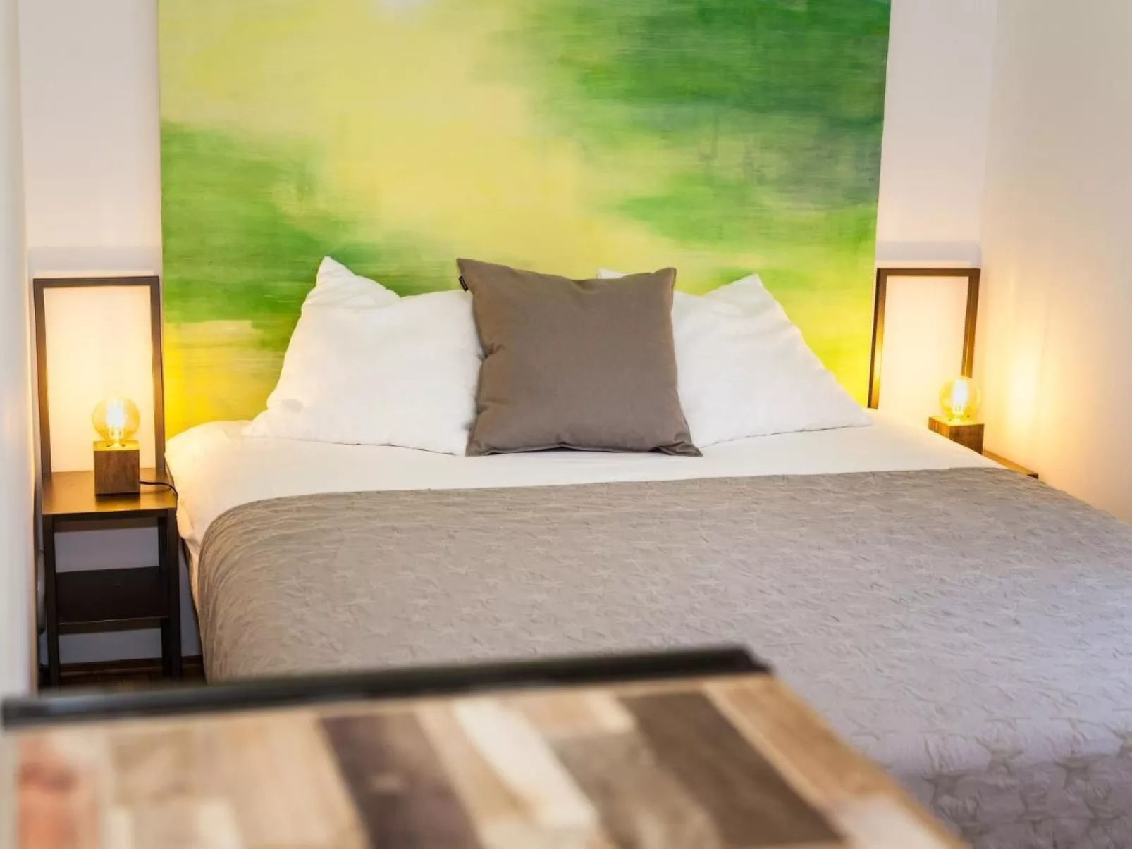 Rustiko-Landhaus mit Infinity-Pool und Seeblick-Binnen