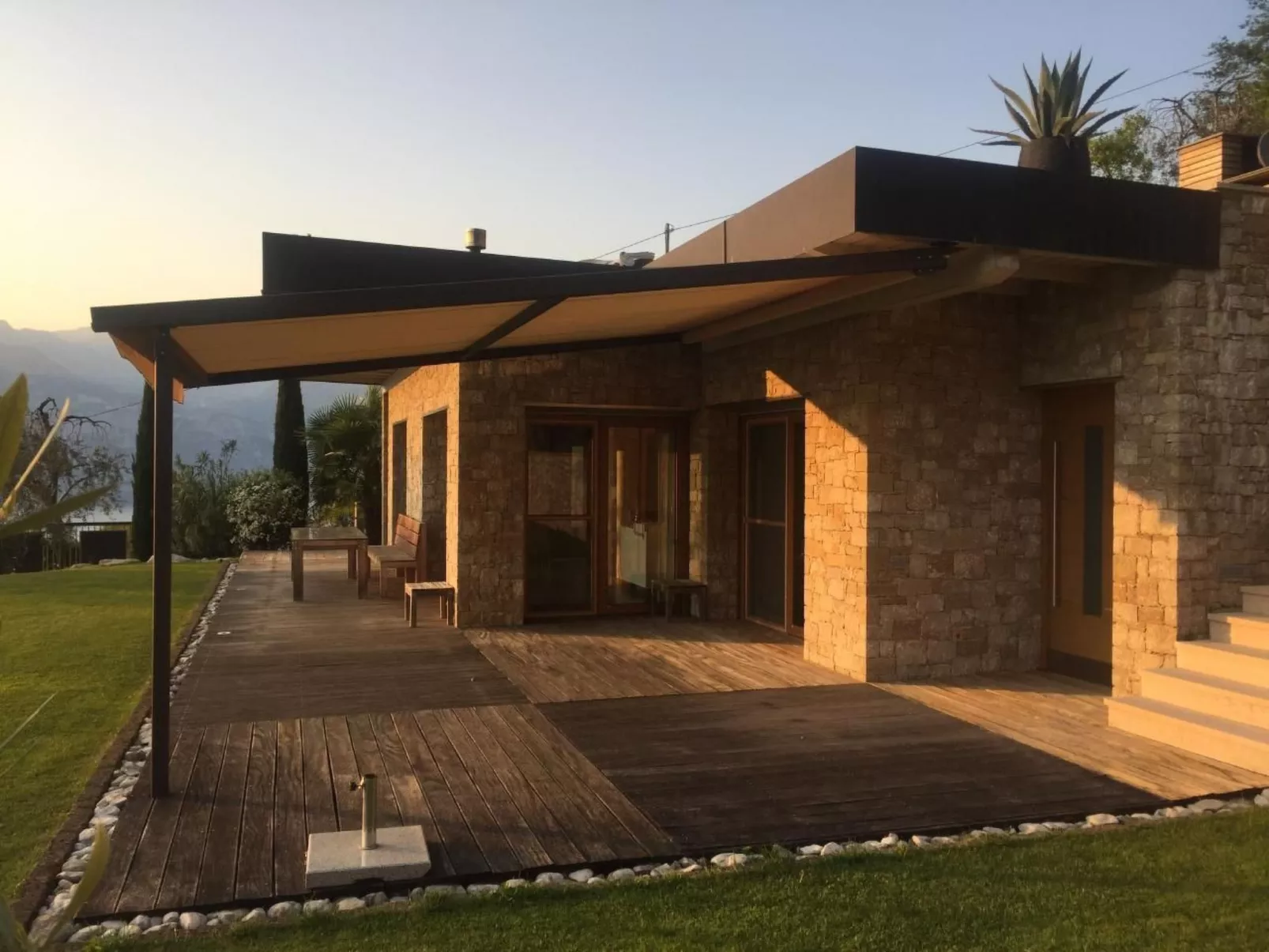 Miralago-Image-tags.info