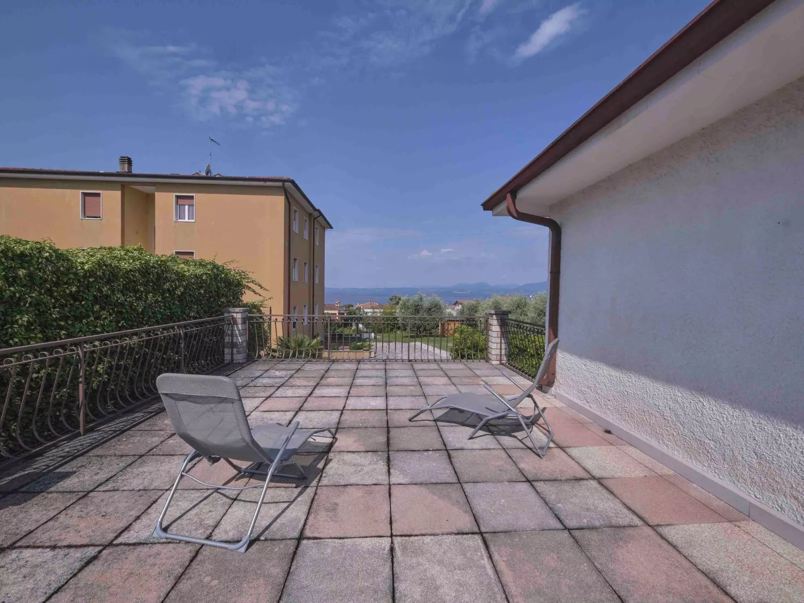 Mit Seeblick und privatem Garten-Buiten