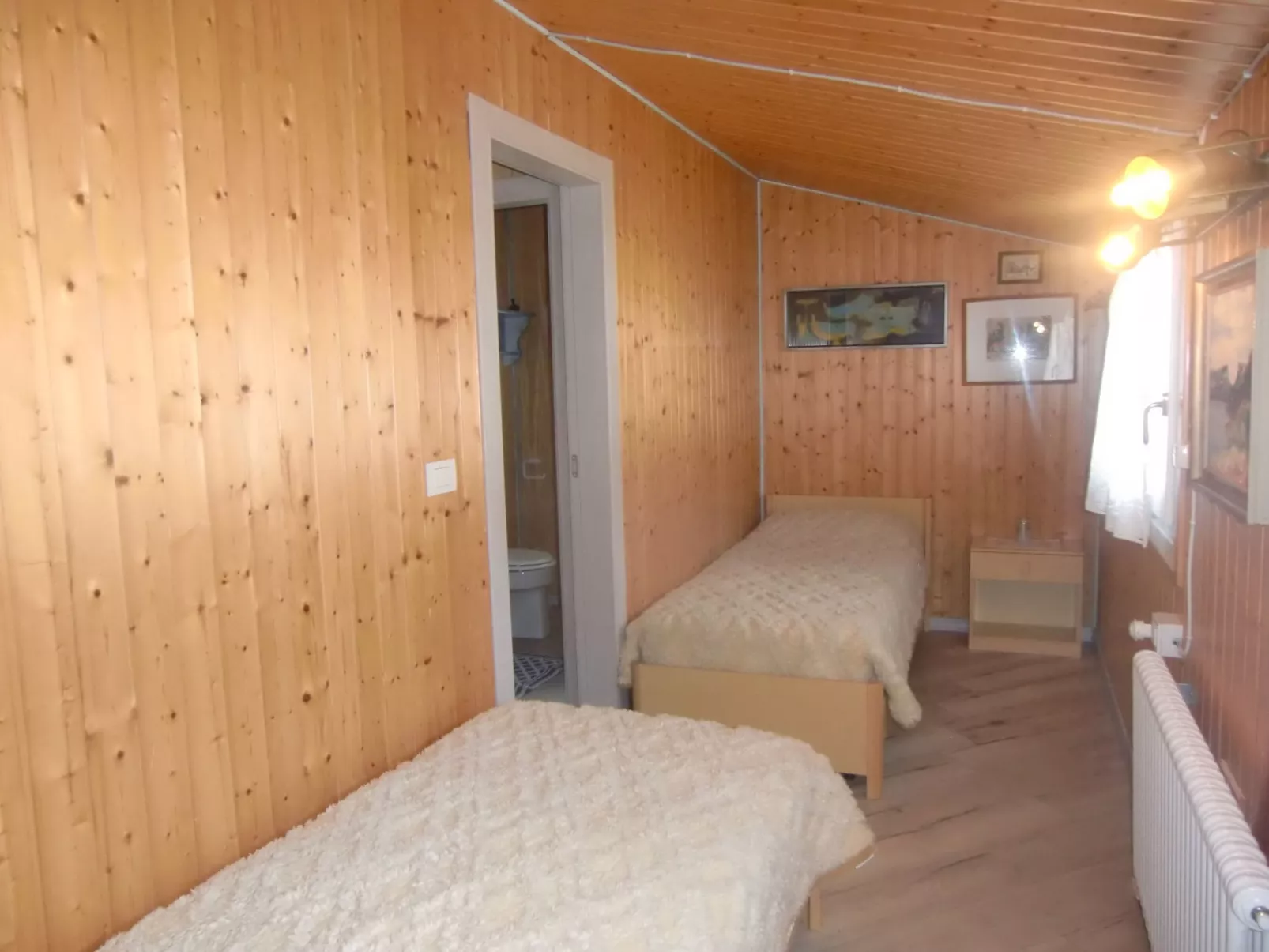 Freistehendes Haus mit eingezäuntem Privatgarten-Image-tags.info