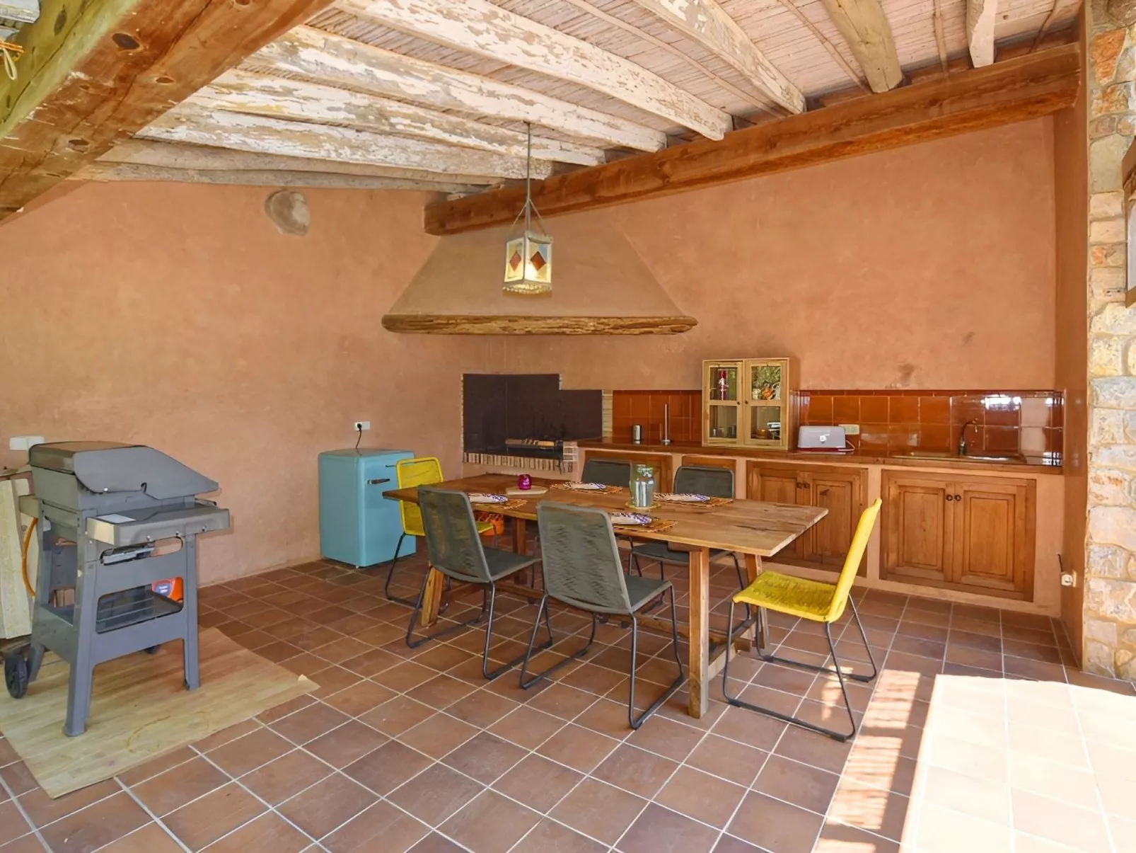 Finca mit Ruhe und Infinity-Pool-Image-tags.info