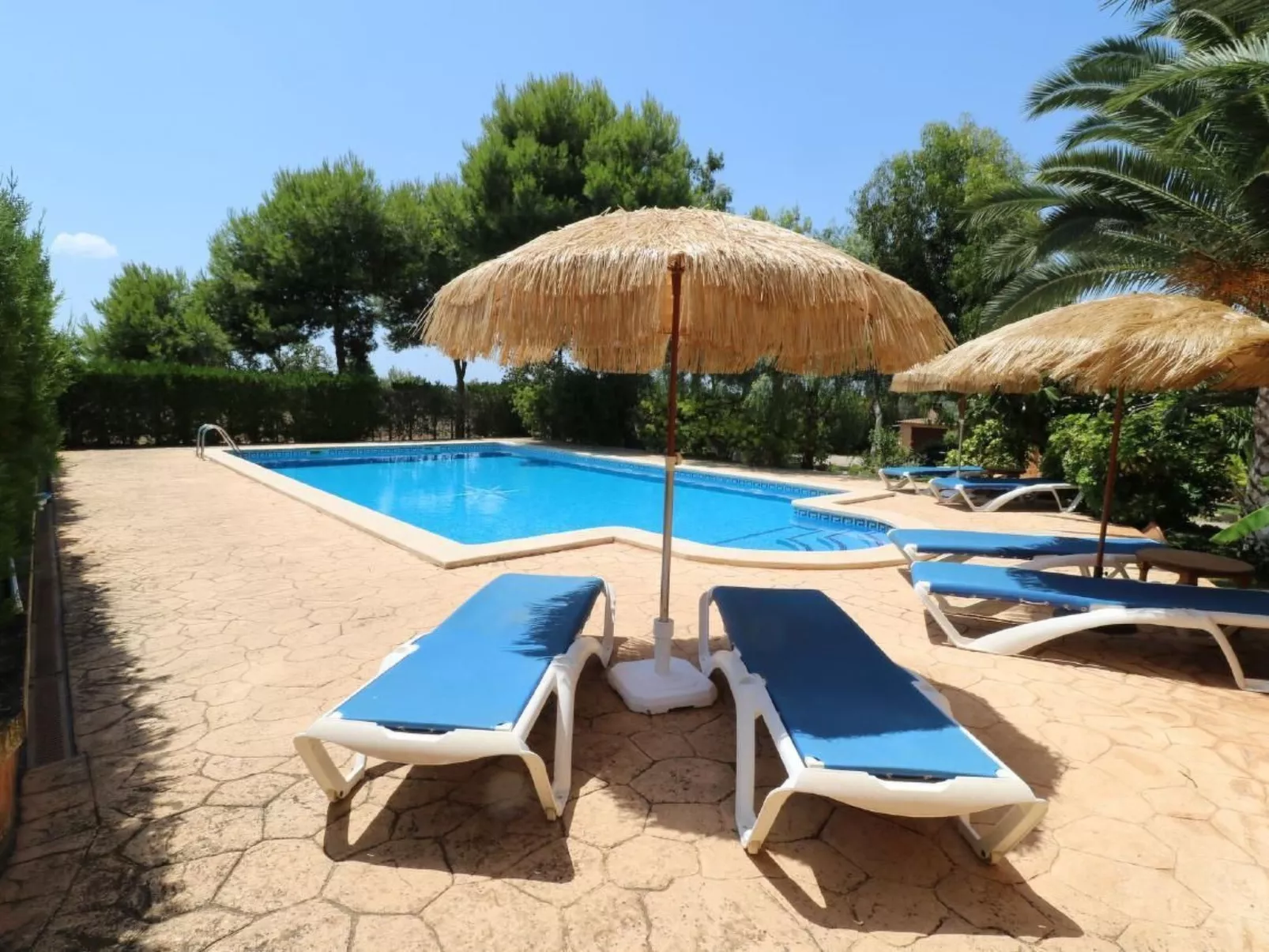 Fi. Camaron-Crestall-Buiten