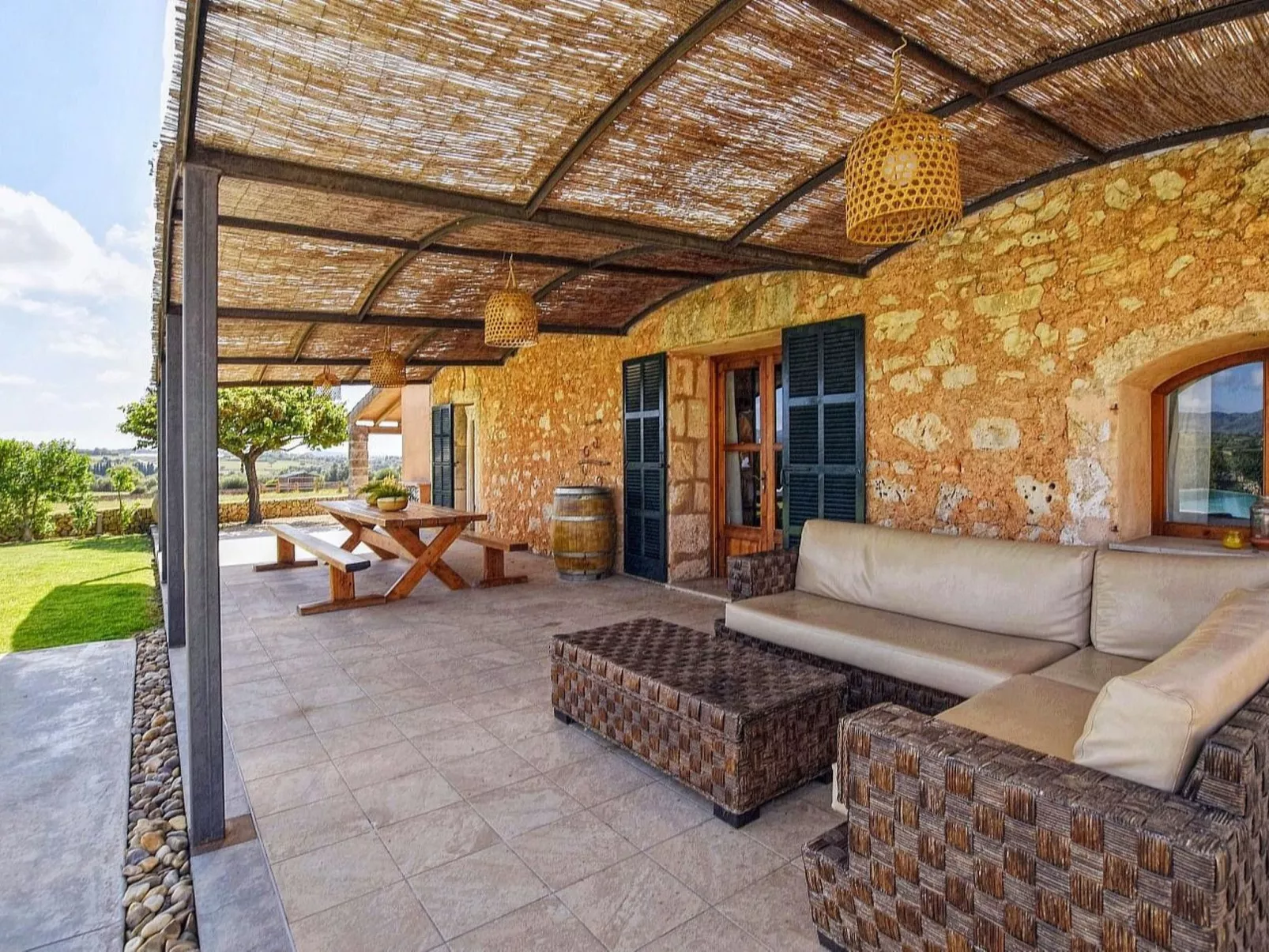 Luxuriöse Finca im modernen Stil mit Pool und Klimaanlage-Image-tags.info