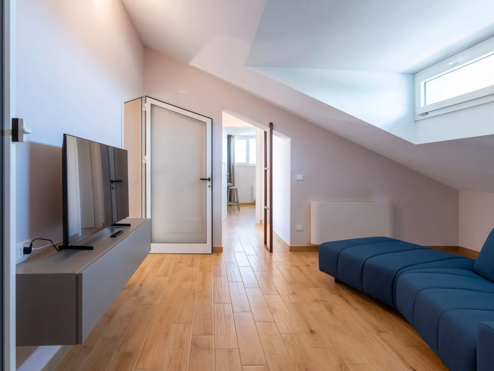 Villa mit Panoramablick auf das Meer, umgeben von der Natur-Binnen