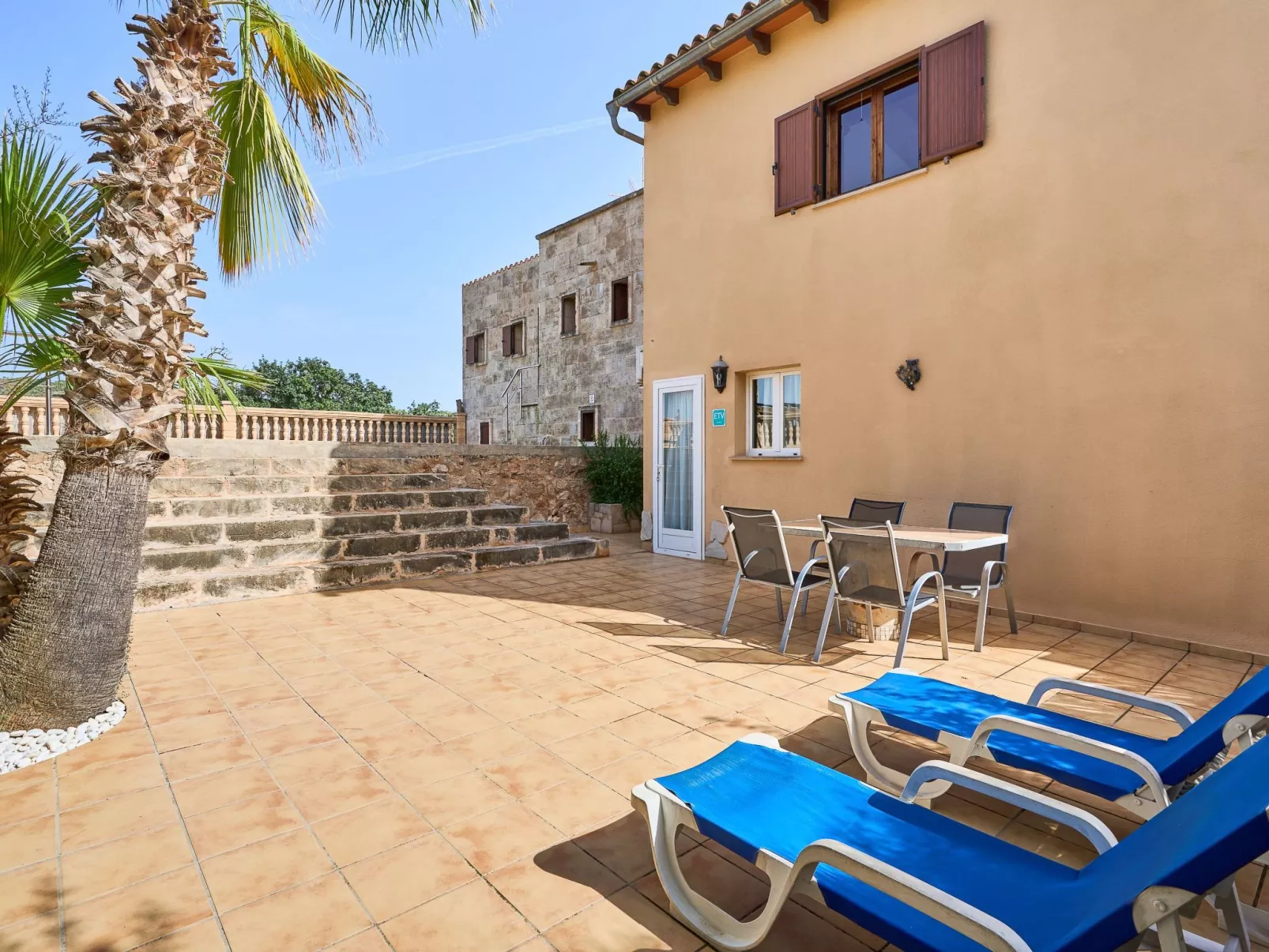 Villa mit privatem Pool-Buiten