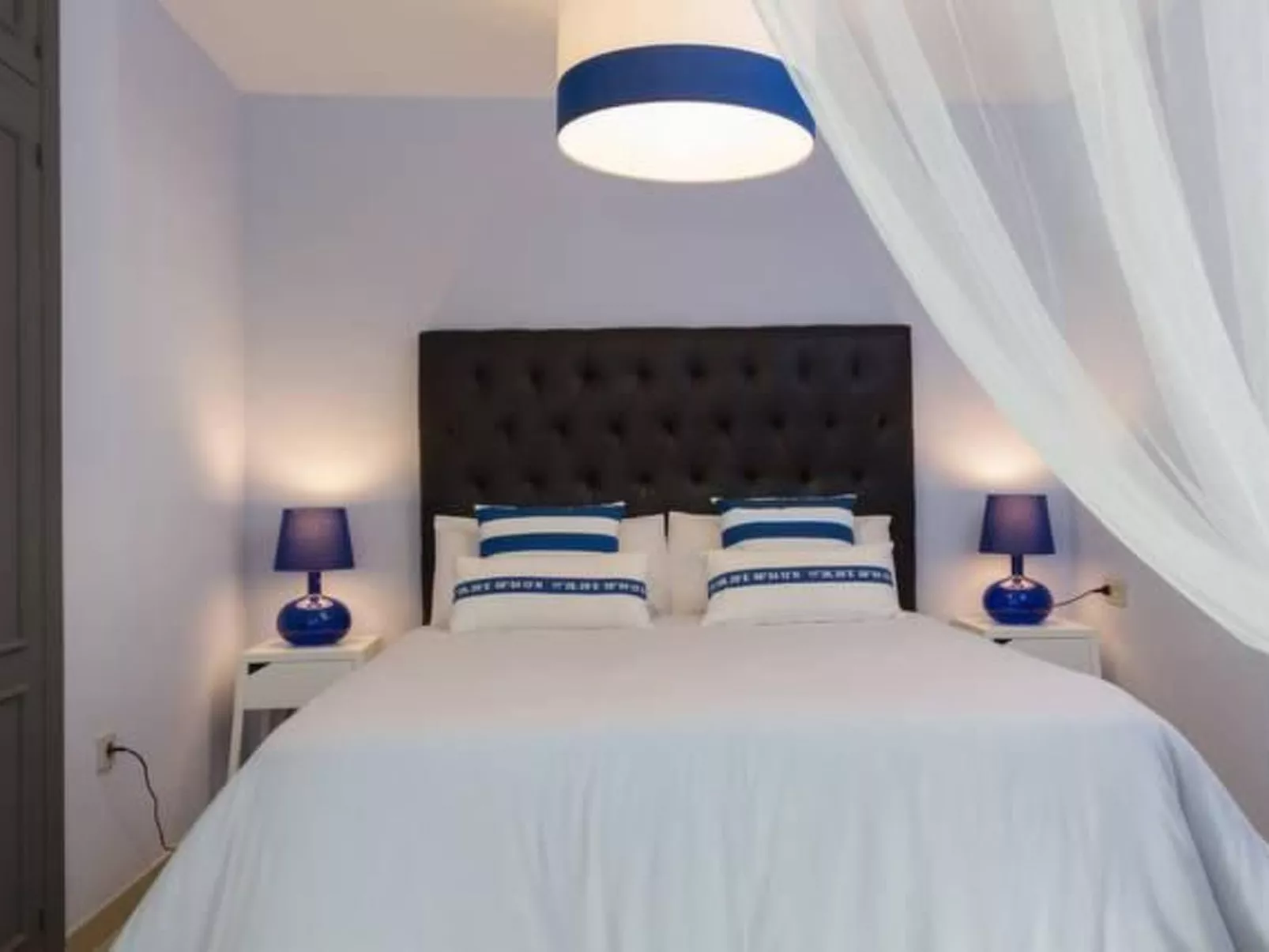 Helle und renovierte Ferienwohnung mit Balkon und tollem Blick auf das Meer