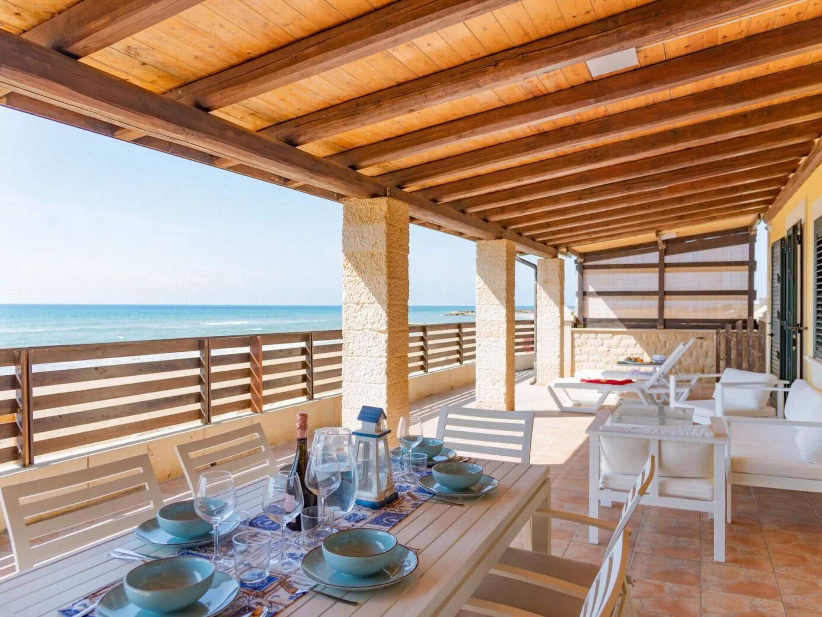 Komfortable und moderne Villa am Strand