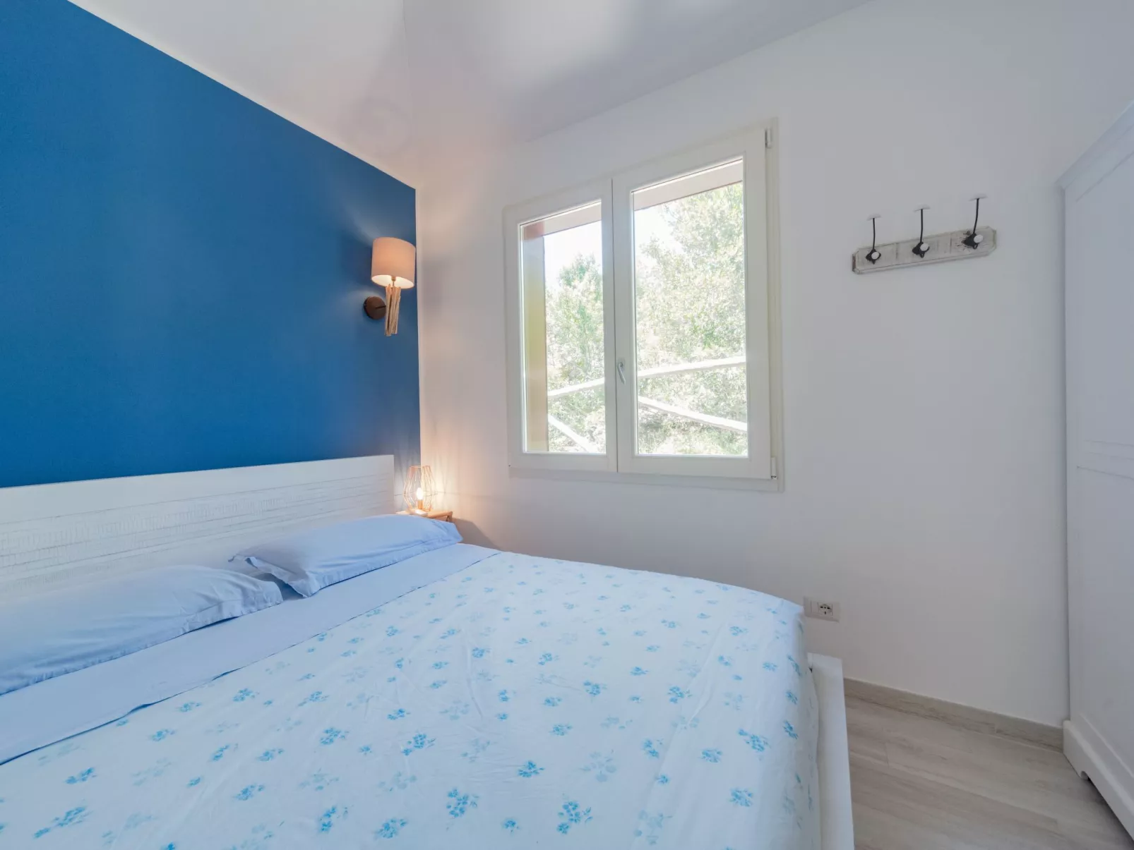 Moderne Villa mit atemberaubendem Blick auf die Küste-Binnen