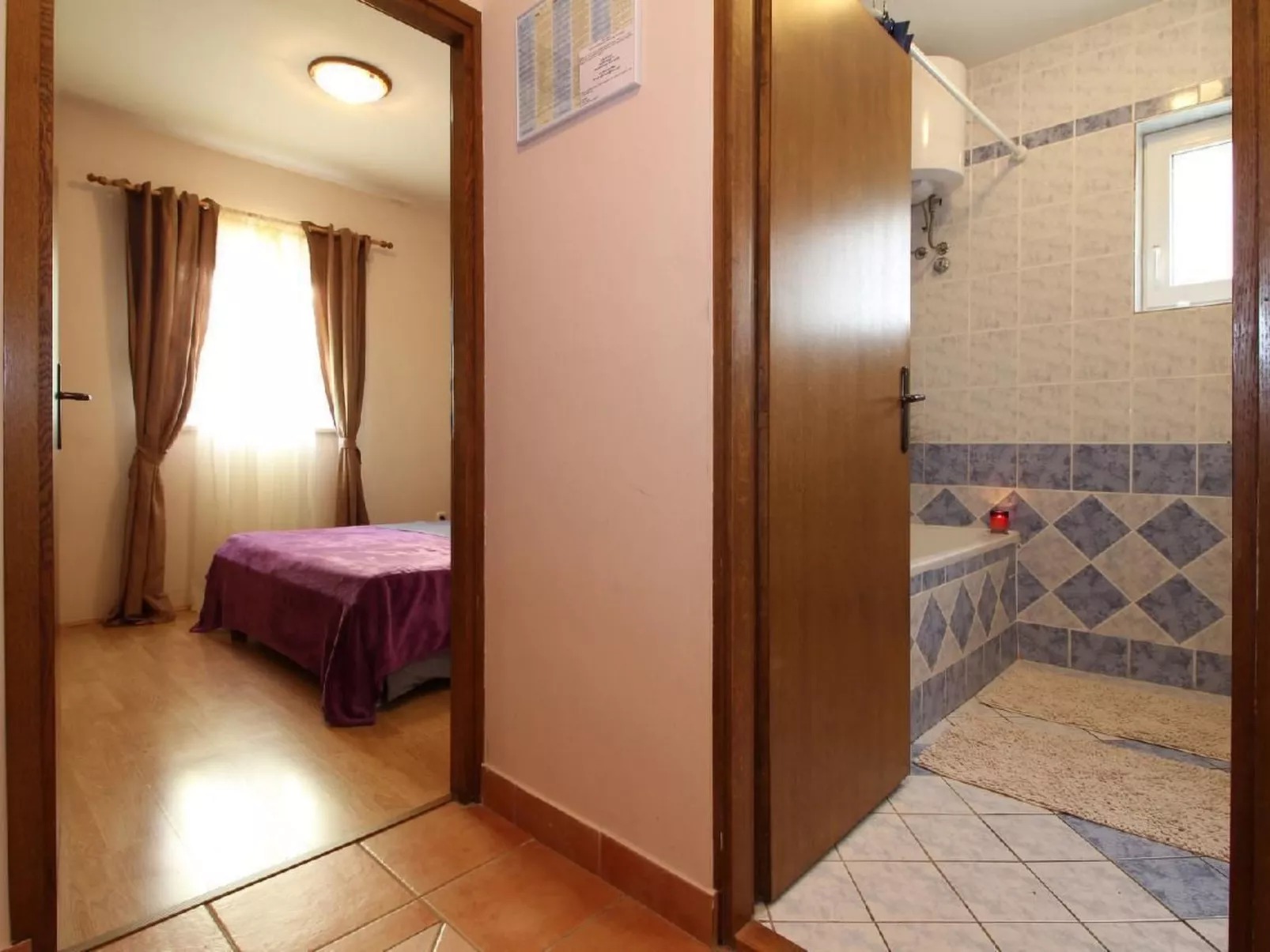 Schönes Apartment, privater Parkplatz und Strand in der Nähe-Binnen