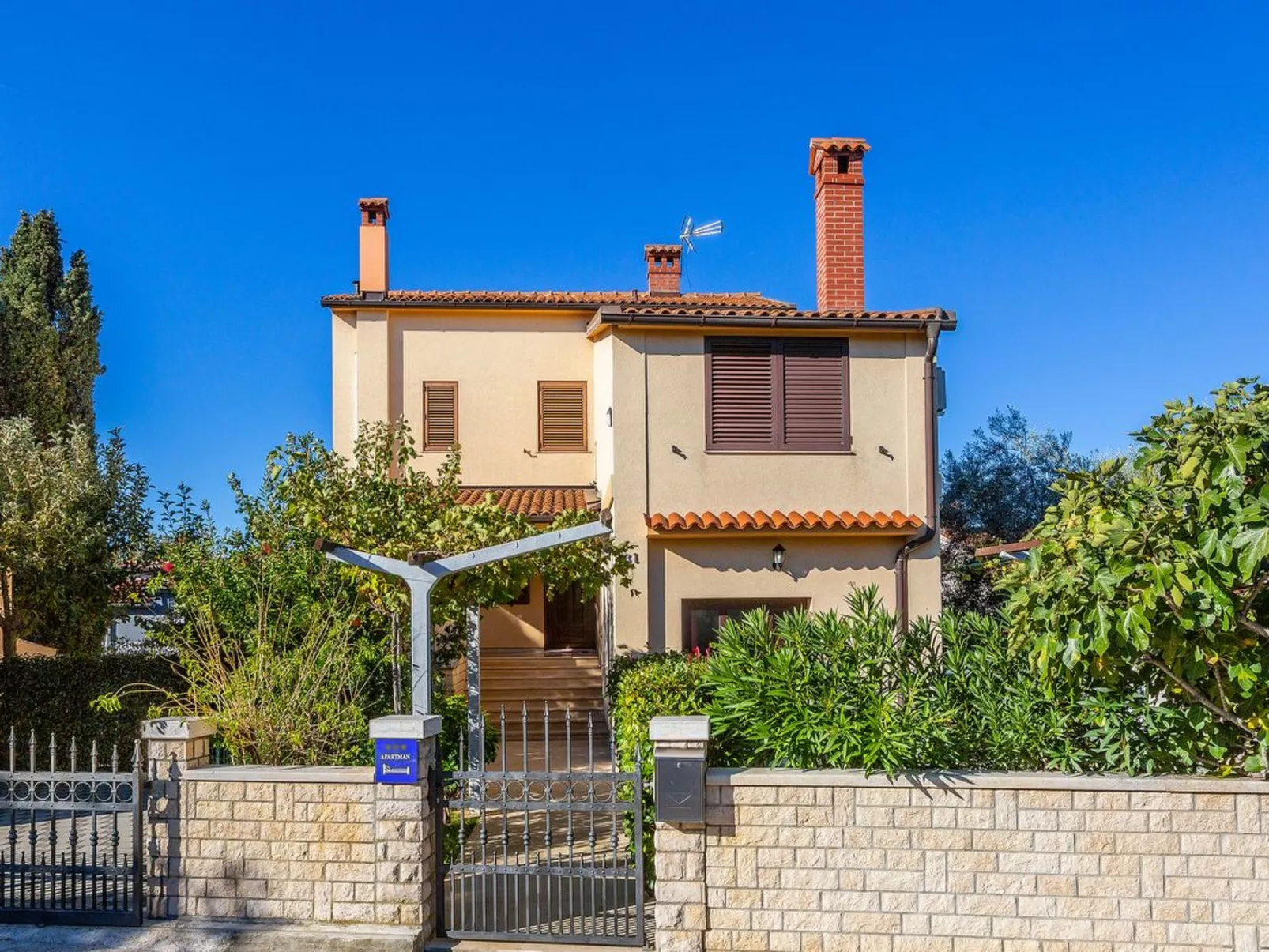 Wohnung "Maretic Mali" mit Terrasse