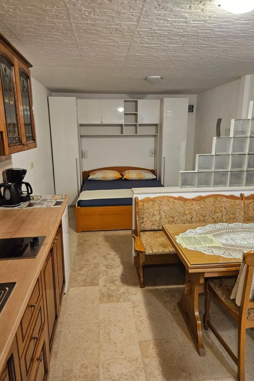 "Second" mit Terrasse