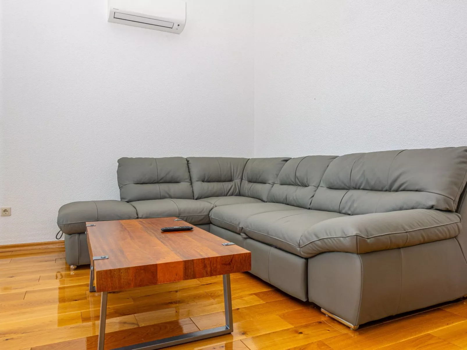 Wohnung Mistral 7-Binnen