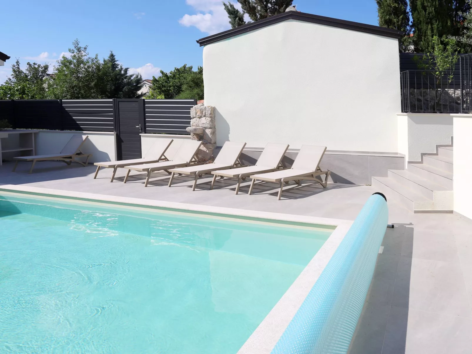 Your Dream Escape auf Krk, beheizter Pool und ir Sauna-Buiten