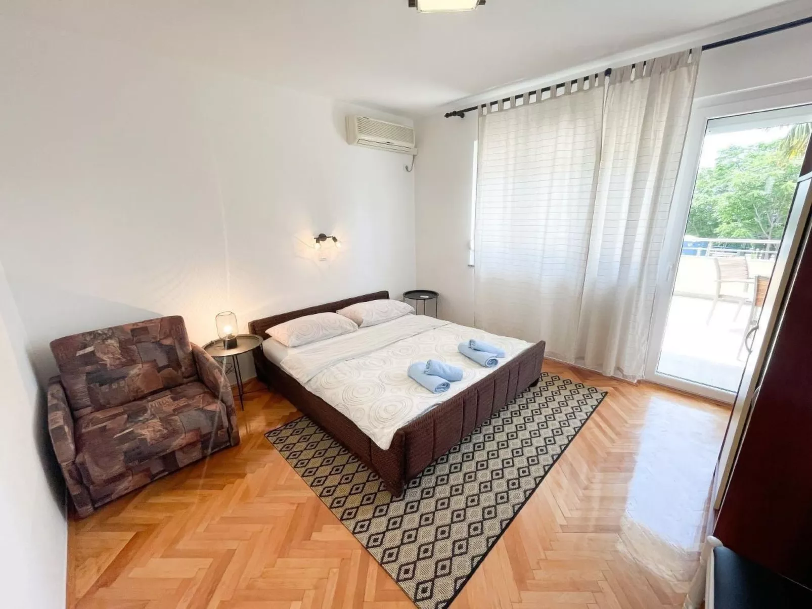 Talia-Image-tags.info