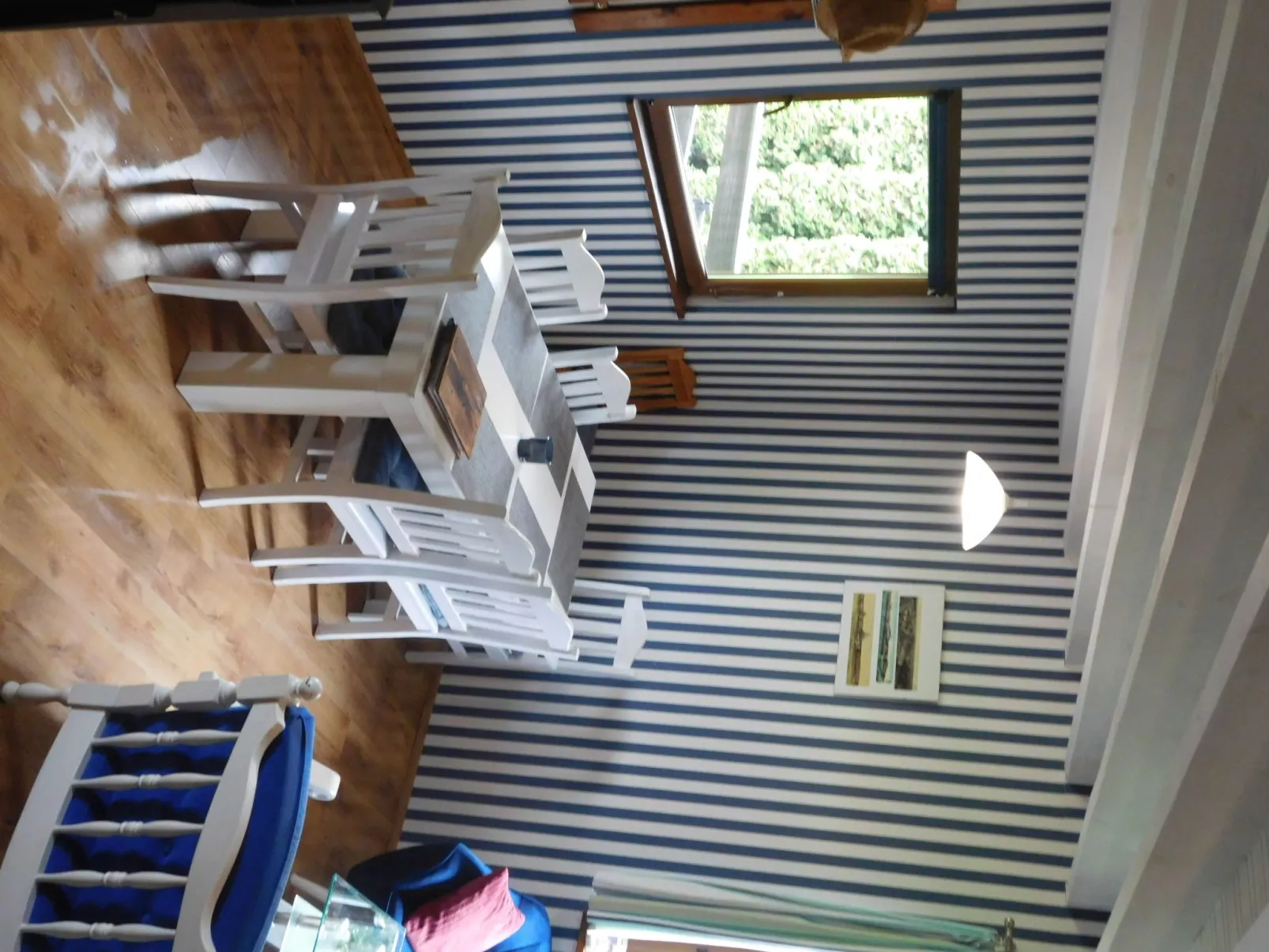 Auf einer Insel-Binnen