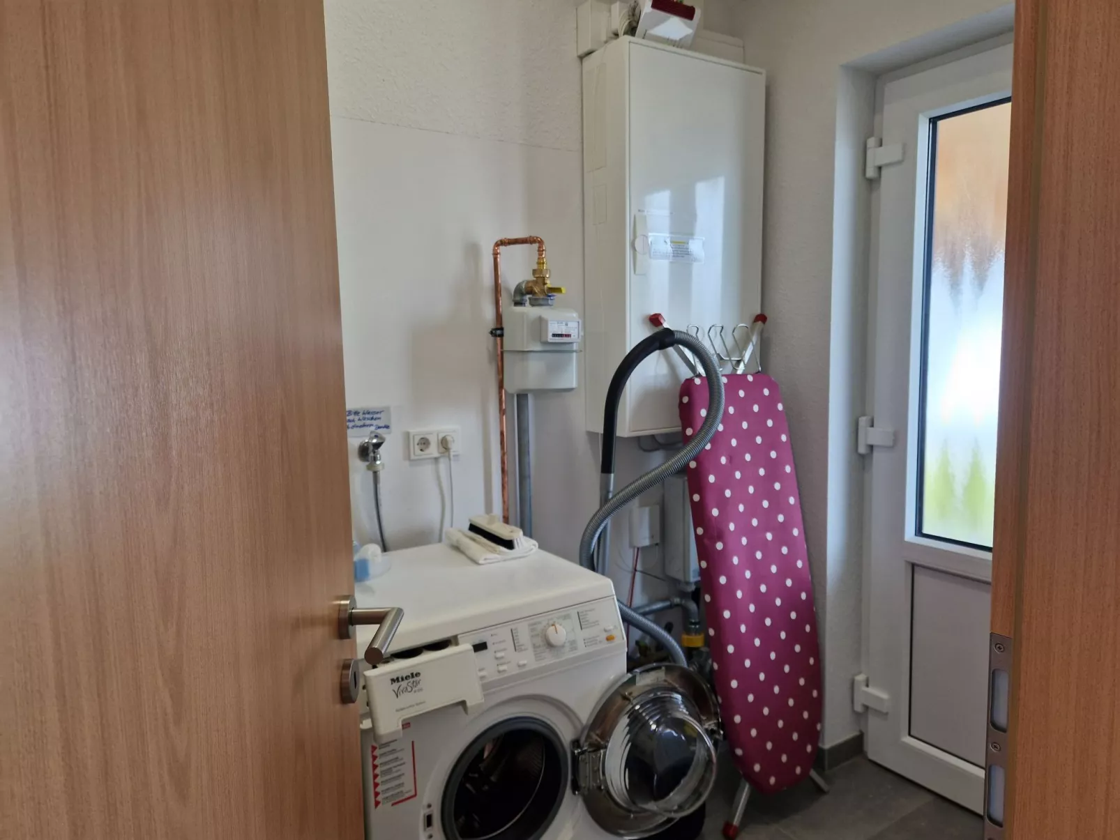 G8 freistehendes Ferienhaus mit Gartenhaus - Binnen