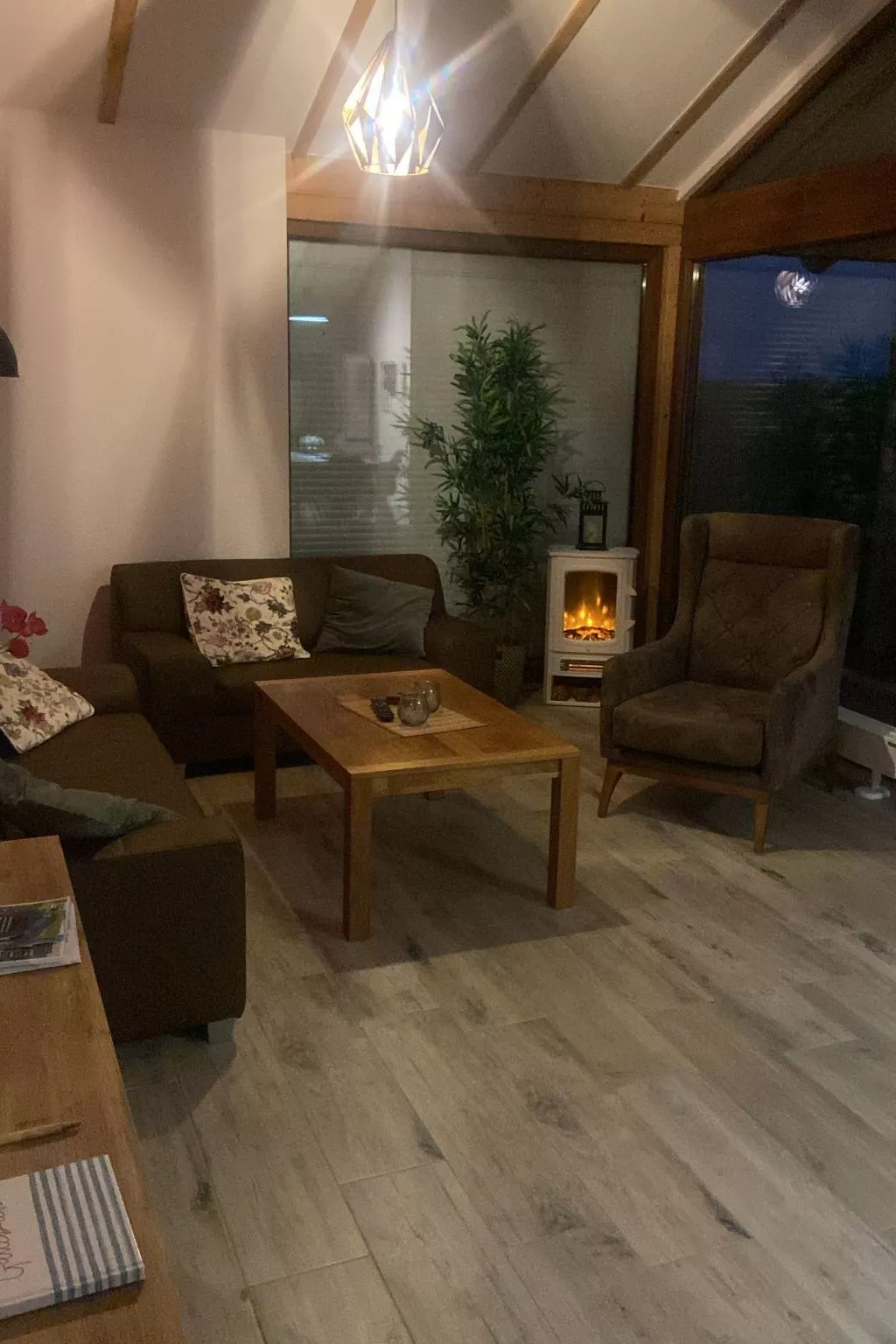 G9 eingezäuntes Haus in Randlage mit Weitblick-Binnen