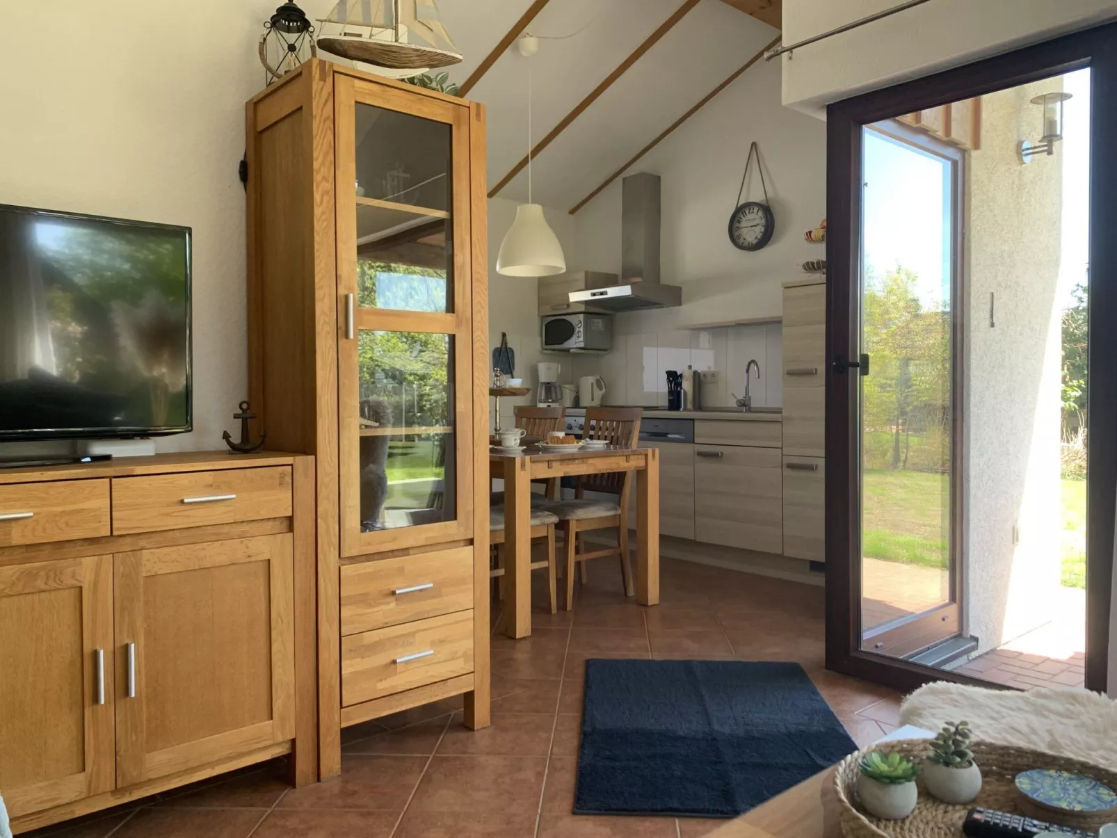 M1 Ferienhaus mit Garten, Terrasse und Carport