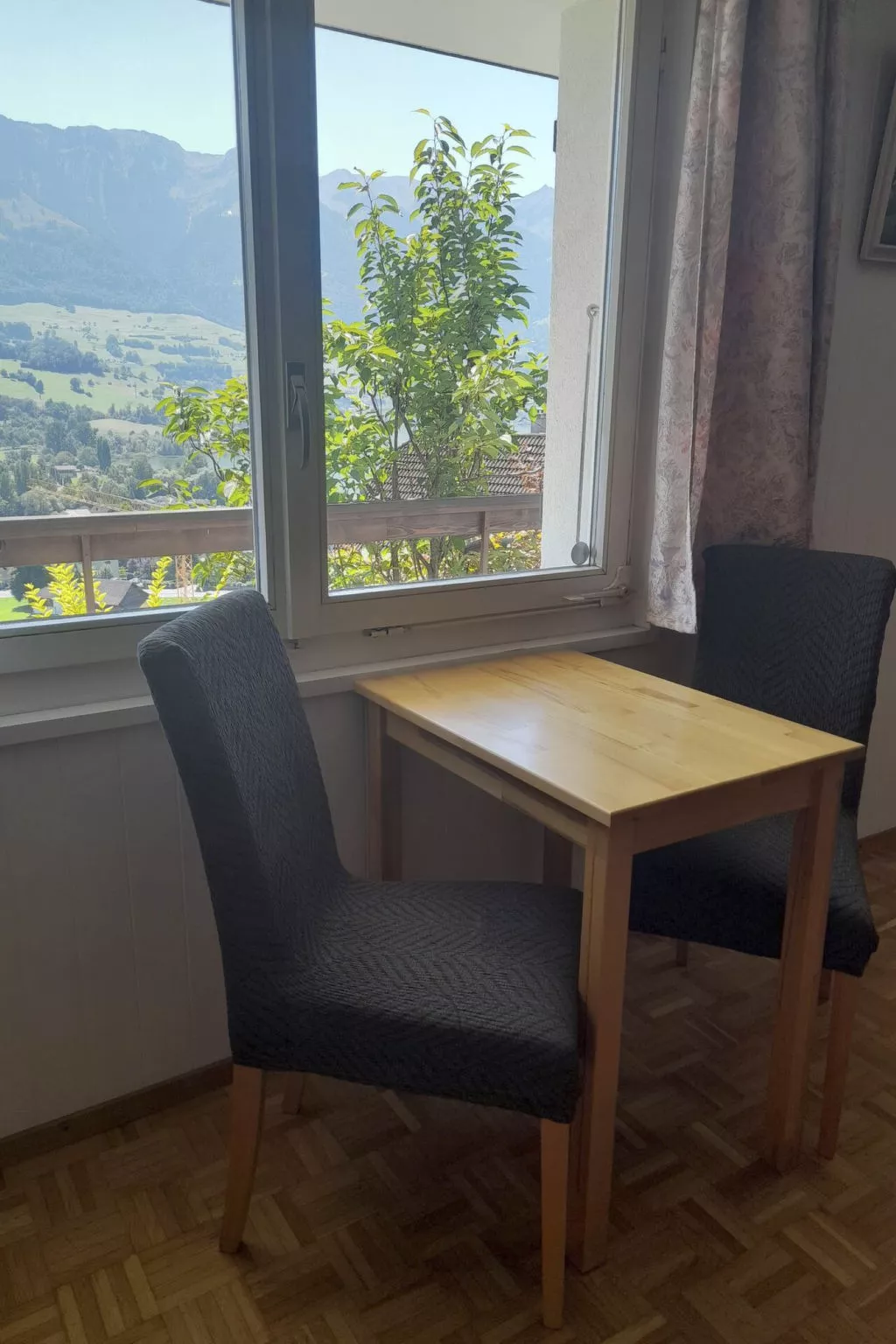 Charmantes Chalet Apartment mit Aussicht-Binnen