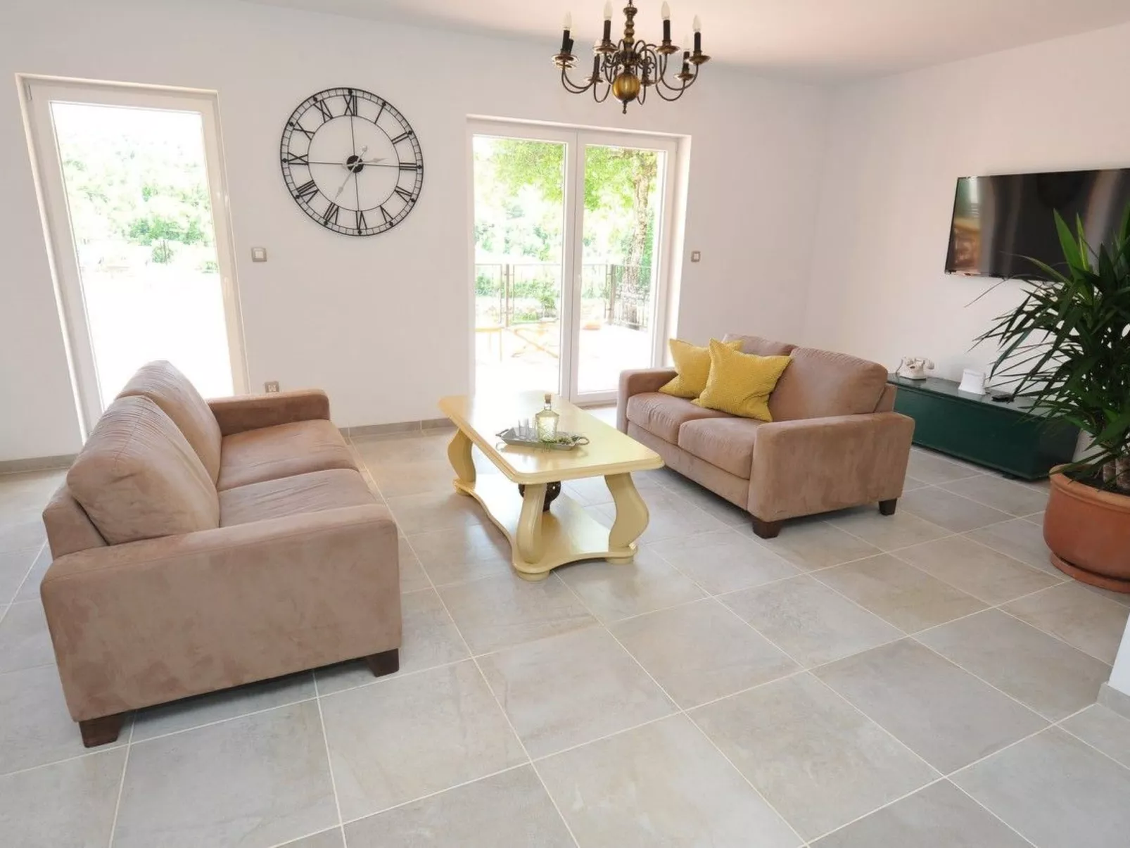 Alleinstehendes Ferienhaus mit Swimmingpool-Image-tags.info