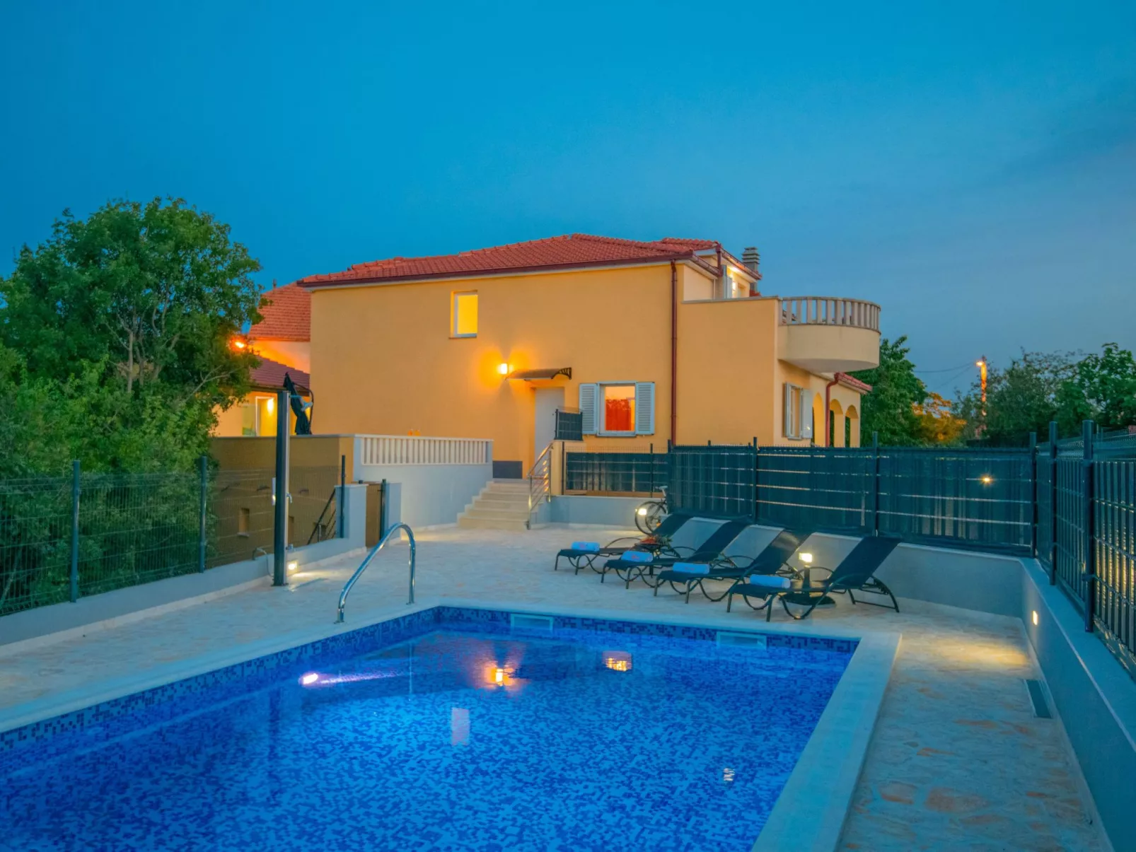 Villa "Mile" mit beheiztem Pool, Grill und Terrasse-Buiten