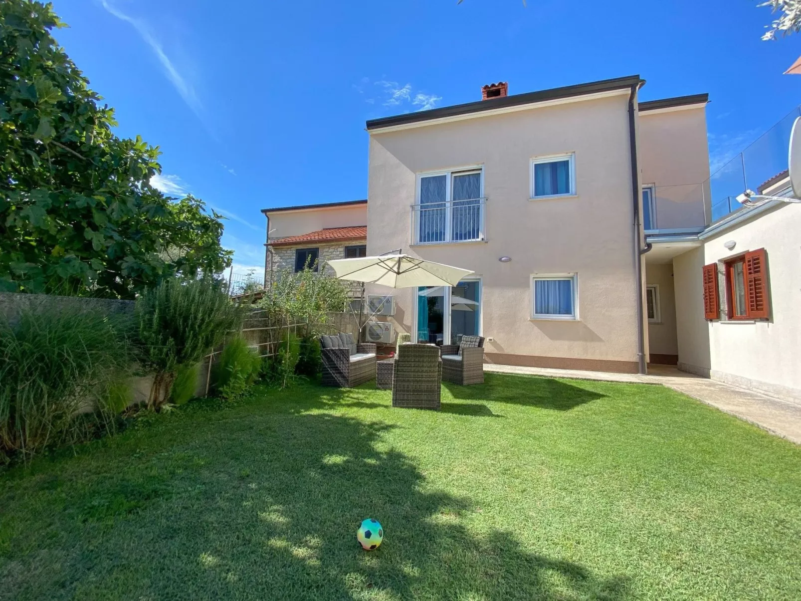 Für 6 Personen ca. 55 m&sup2; in Novigrad, Adriaküste Kroatien (Westküste von I-Buiten