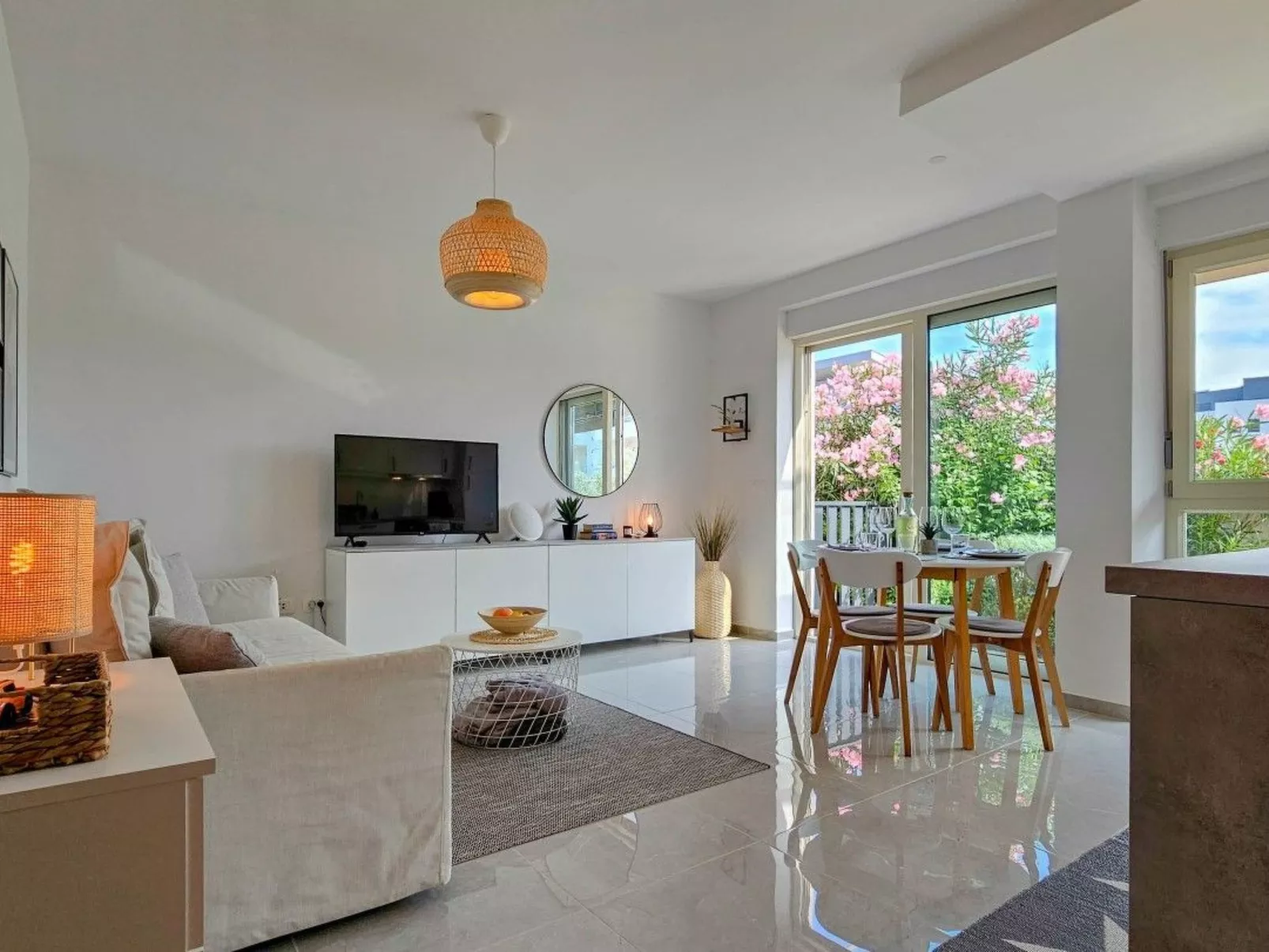 "Grüne Oase" mit Terrasse