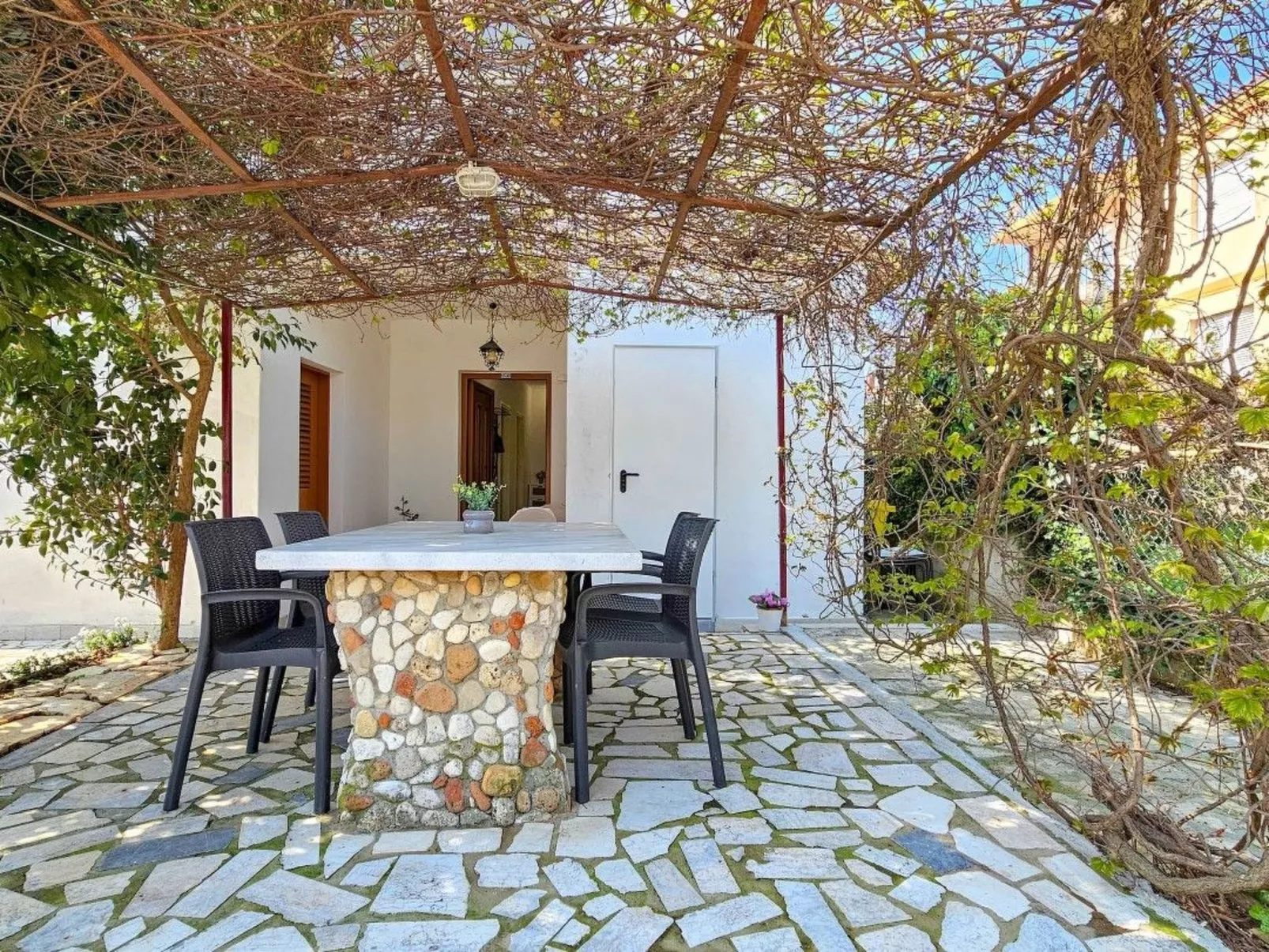 Wohnung 80m vom Meer mit Terrasse-Buiten