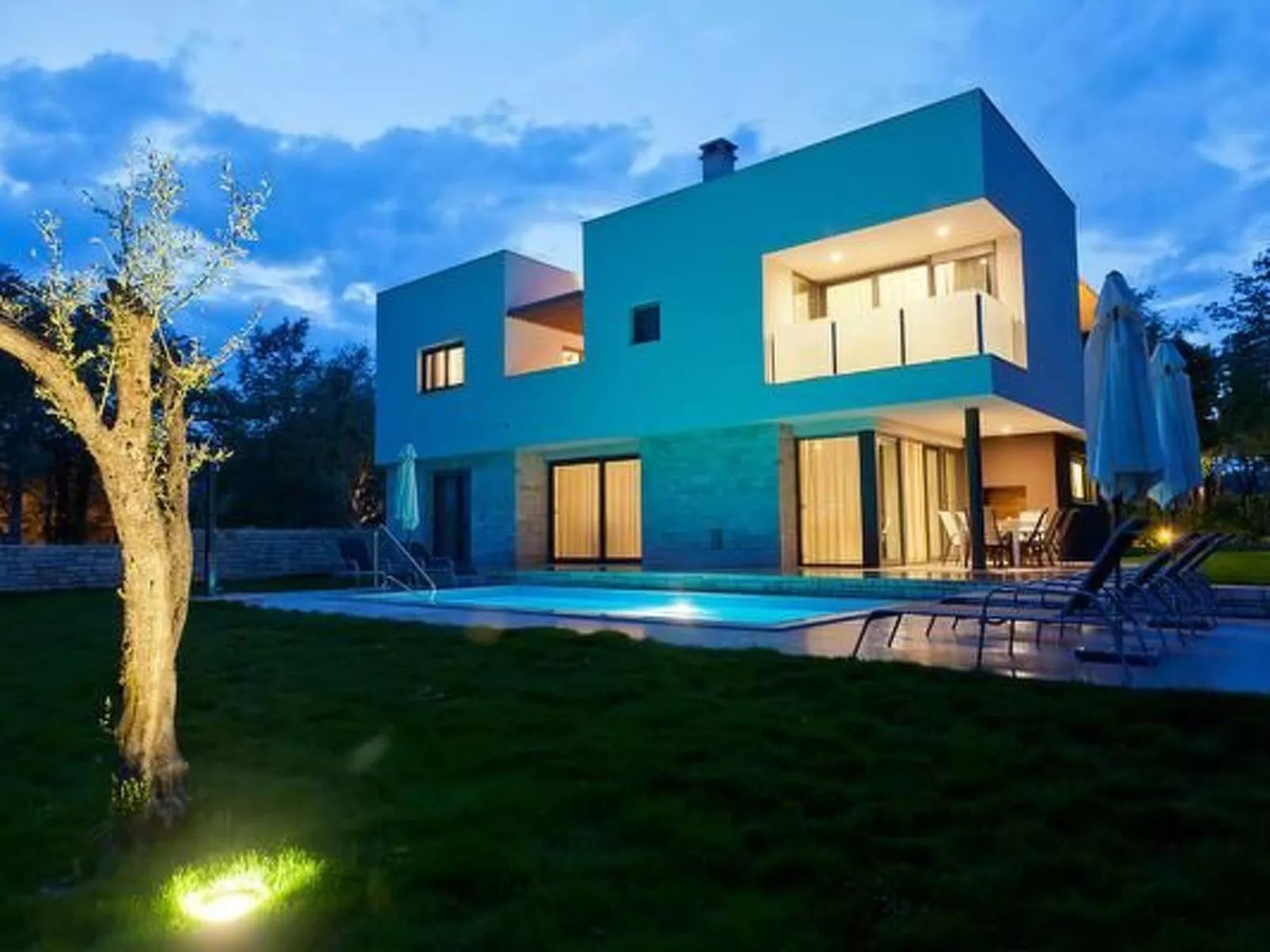 Designvilla mit Dachterrasse und Panoramablick-Image-tags.info