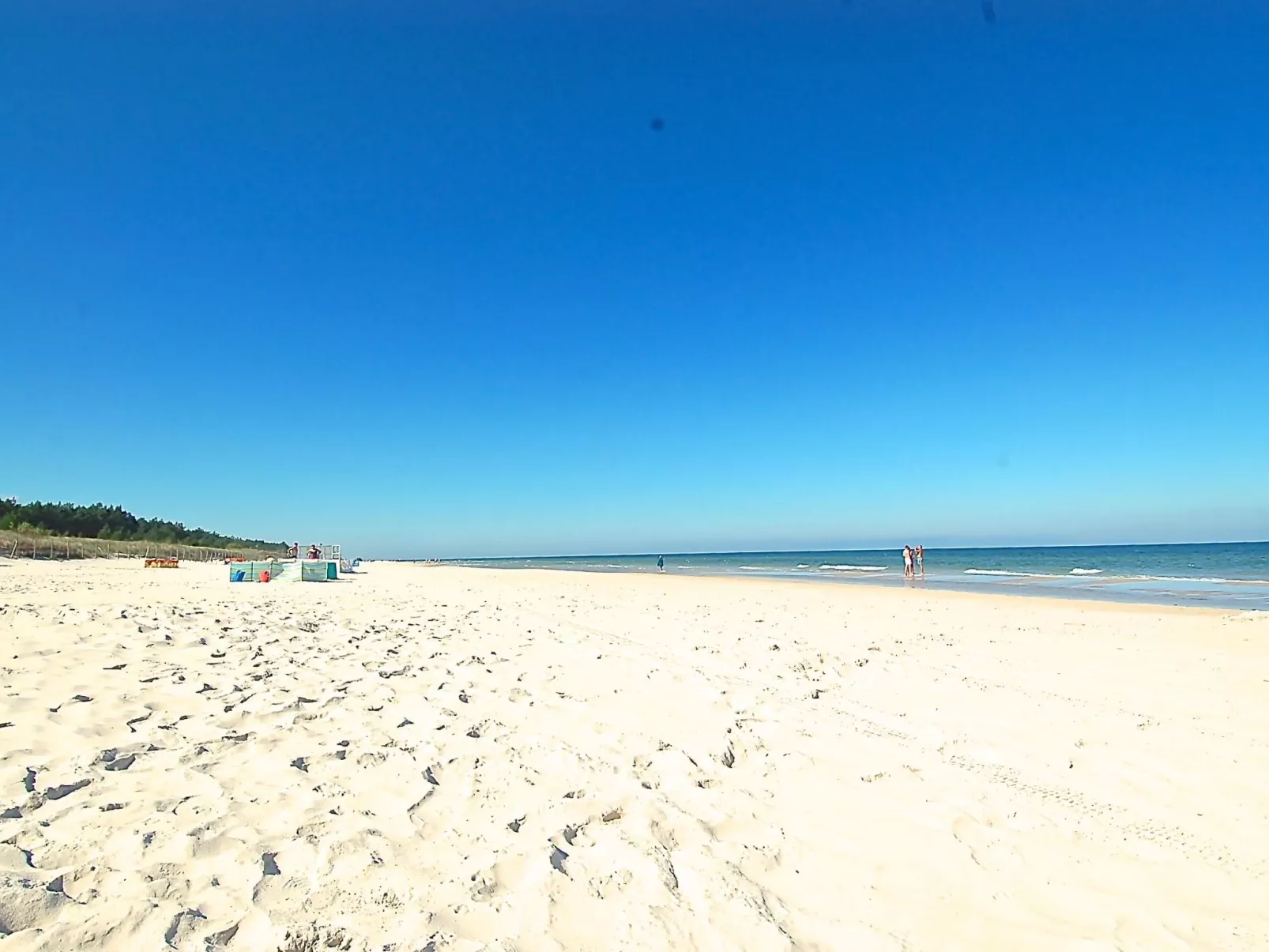 Mit Schwimmbad-Buiten