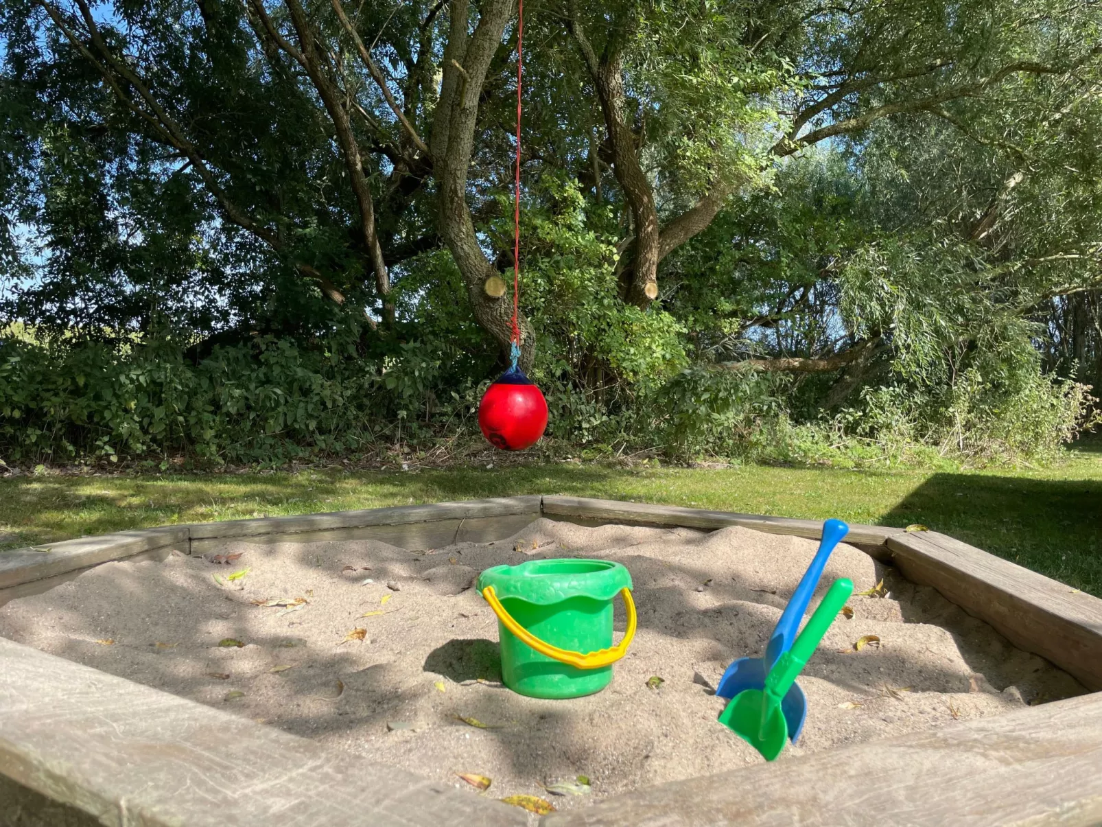 Reetdachhaus für erholsamen Familienurlaub-Buiten