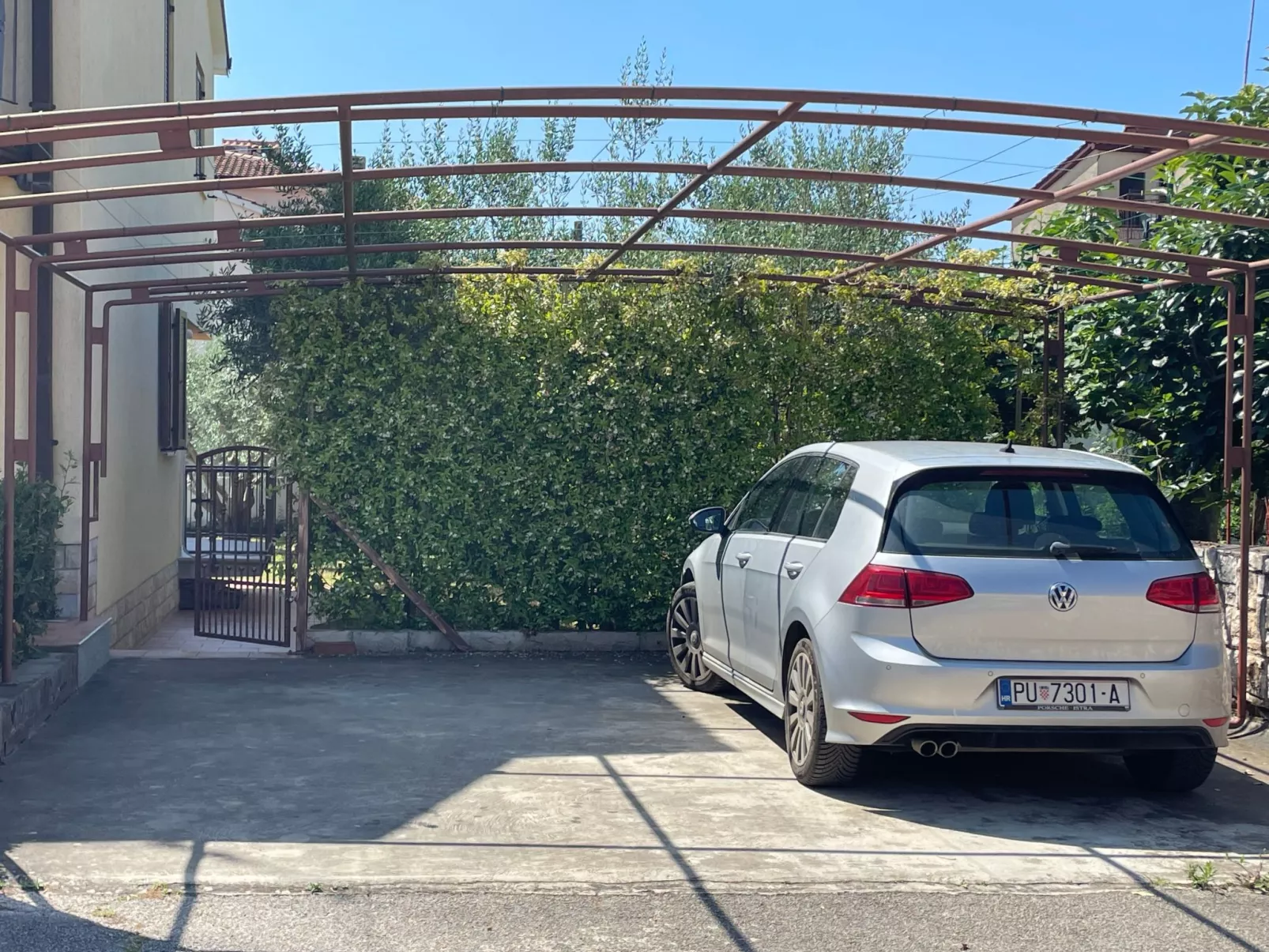 Komplette Villa mit zwei Appartements-Buiten