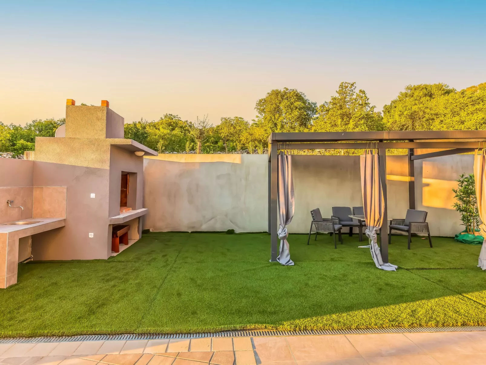 In Dugopolje mit Privatem Pool-Buiten