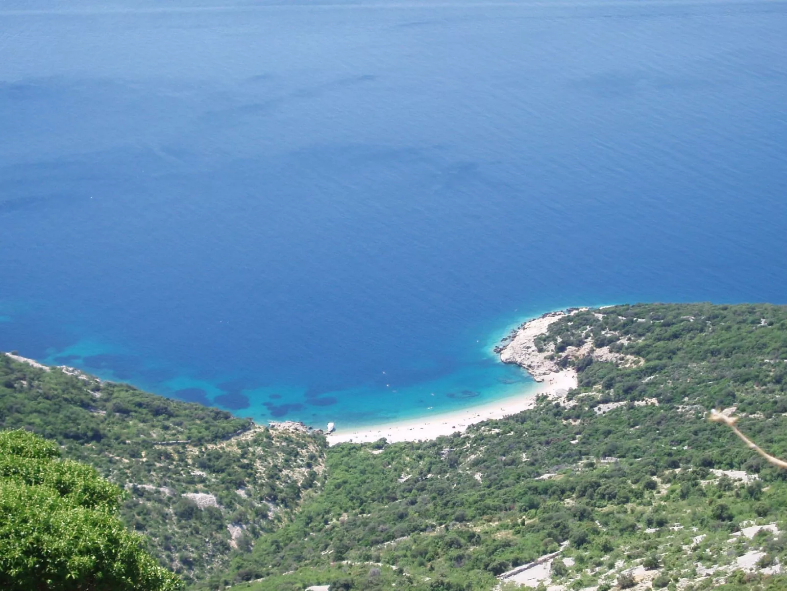 In Osor mit Privatem Pool-Buiten