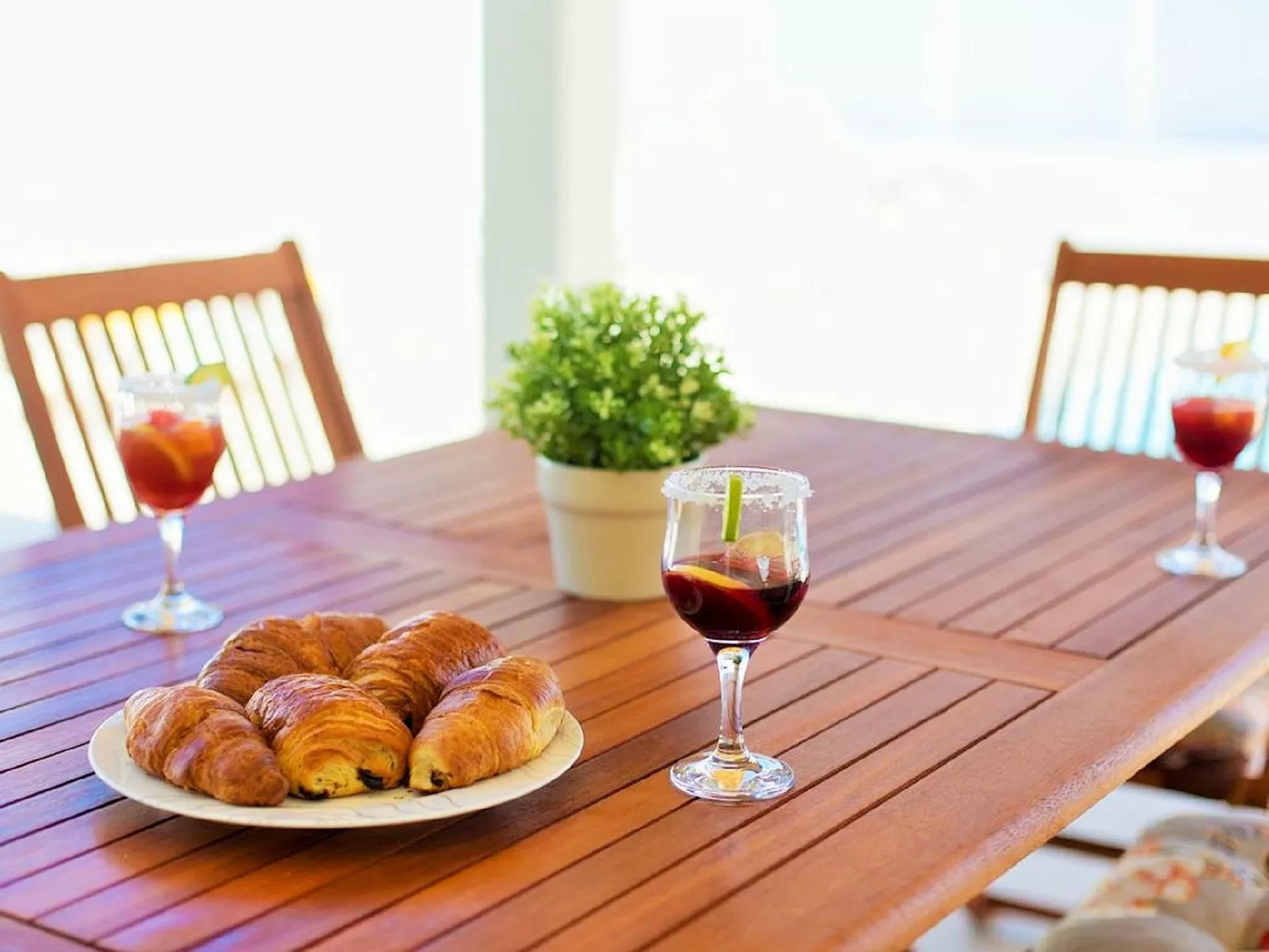 Mit Garten, Grill und Terrasse-Buiten