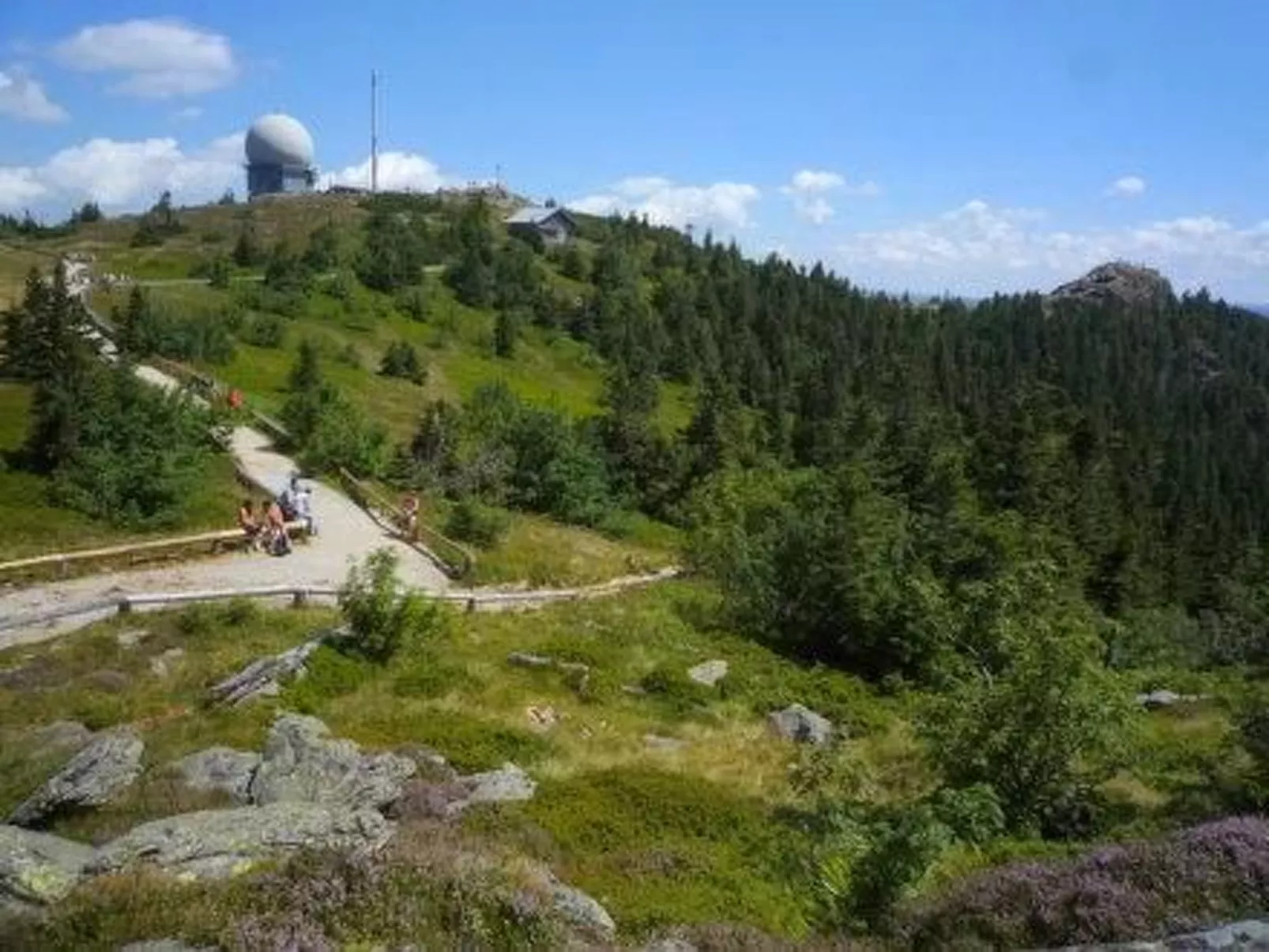 Mit sonniger Terrasse und Ausblick-Image-tags.info