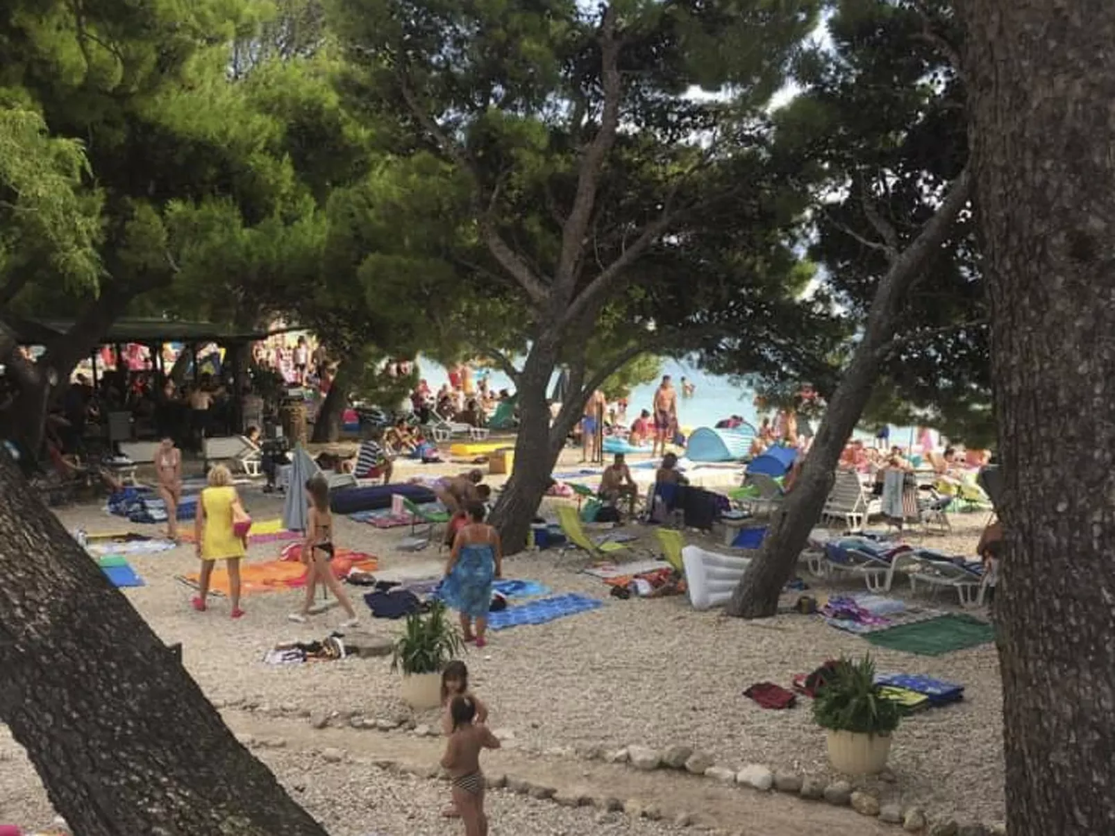 Weiße Idylle auf dem blauen Meer-Buiten