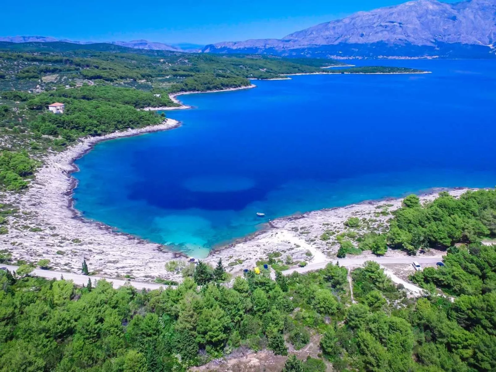 Schönes Ferienhaus mit privatem Pool-Buiten