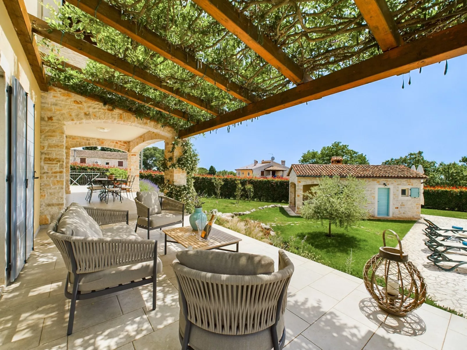 Luxuriöse Villa mit Schwimmbad und großem Garten